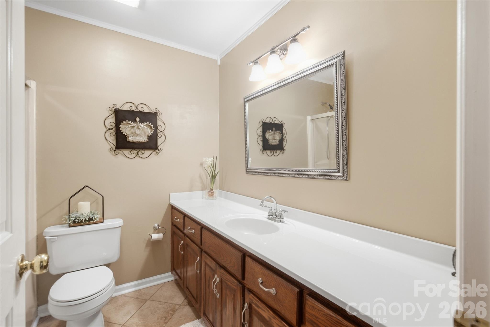 625 Davie Avenue Property Photo 12