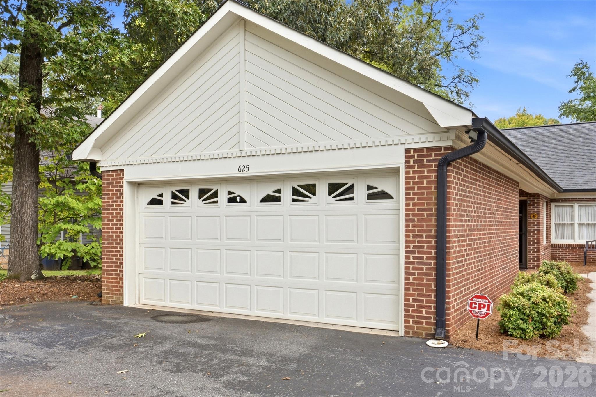 625 Davie Avenue Property Photo 14