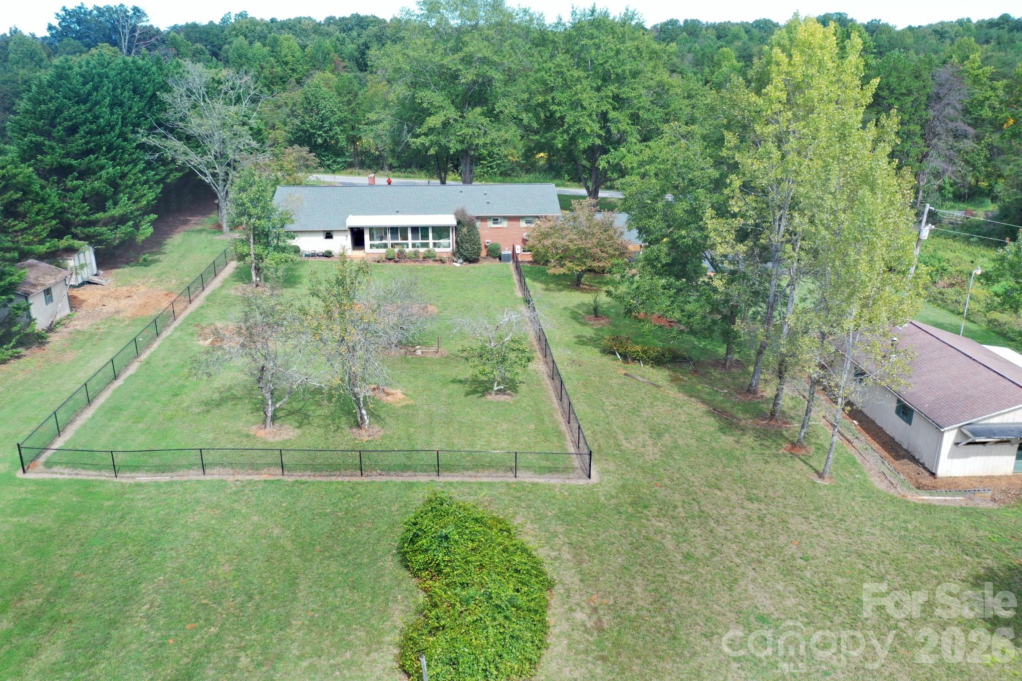 7320 Old Laurel Road Property Photo 3
