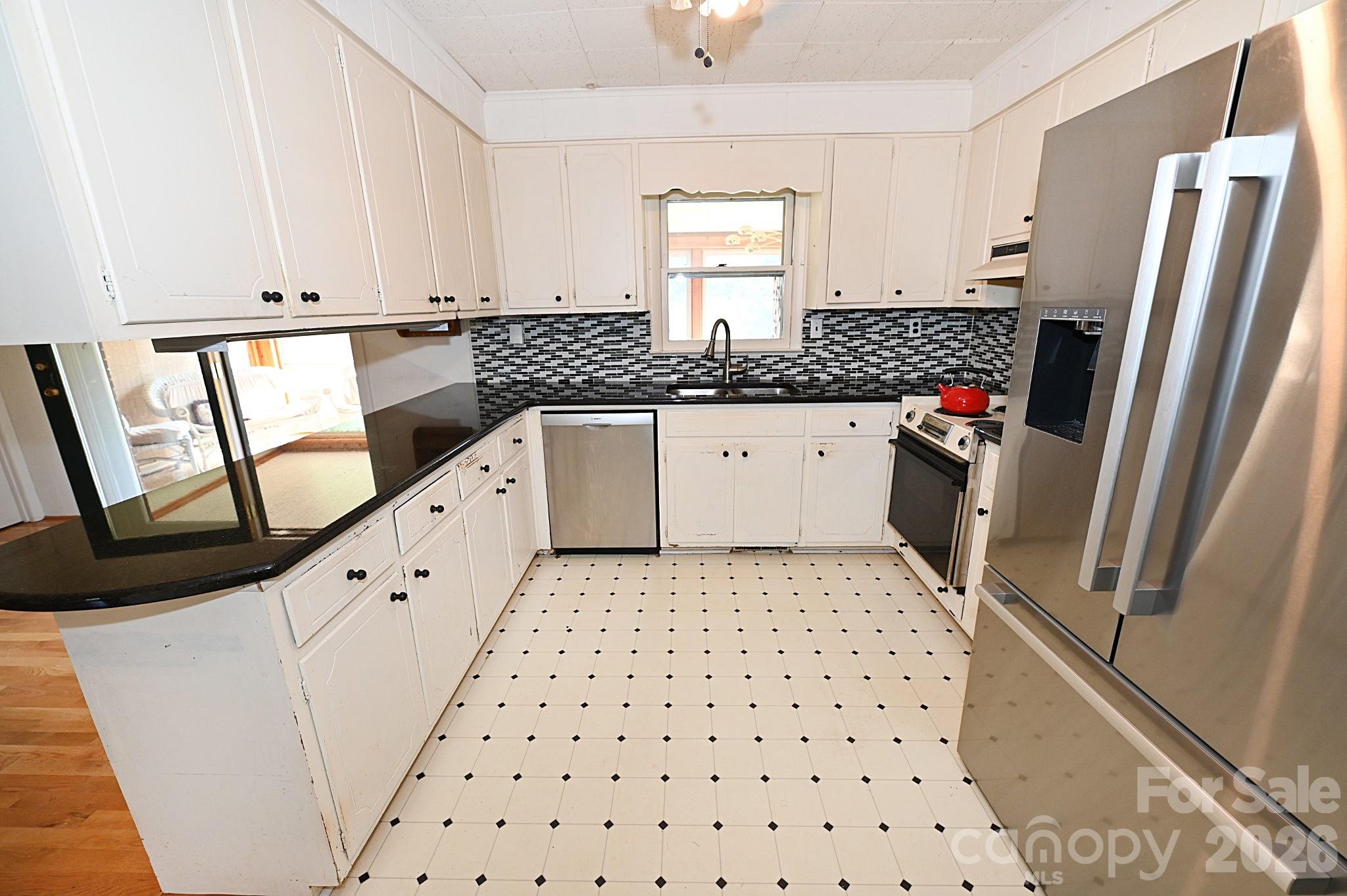 7320 Old Laurel Road Property Photo 4