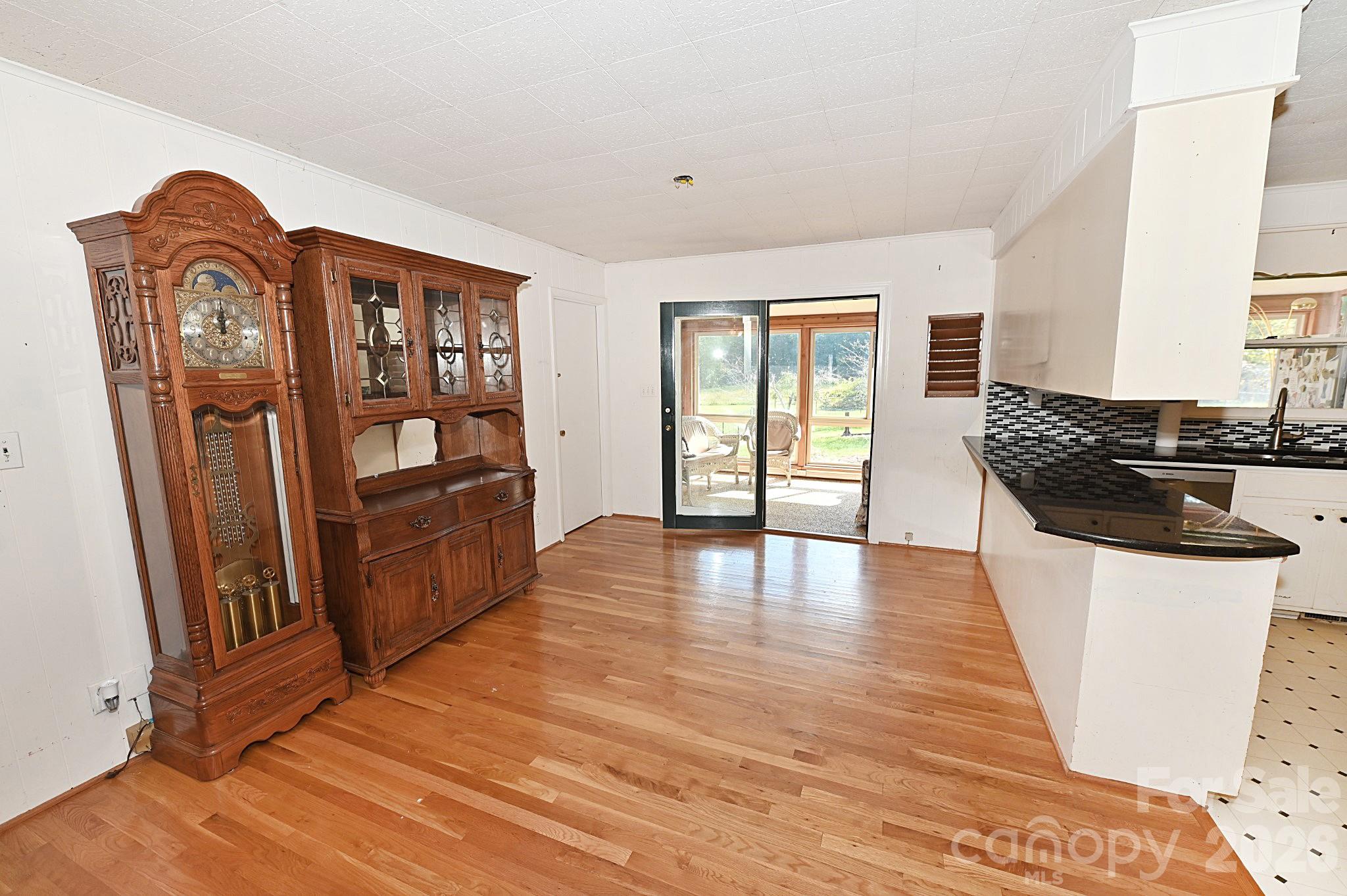 7320 Old Laurel Road Property Photo 7