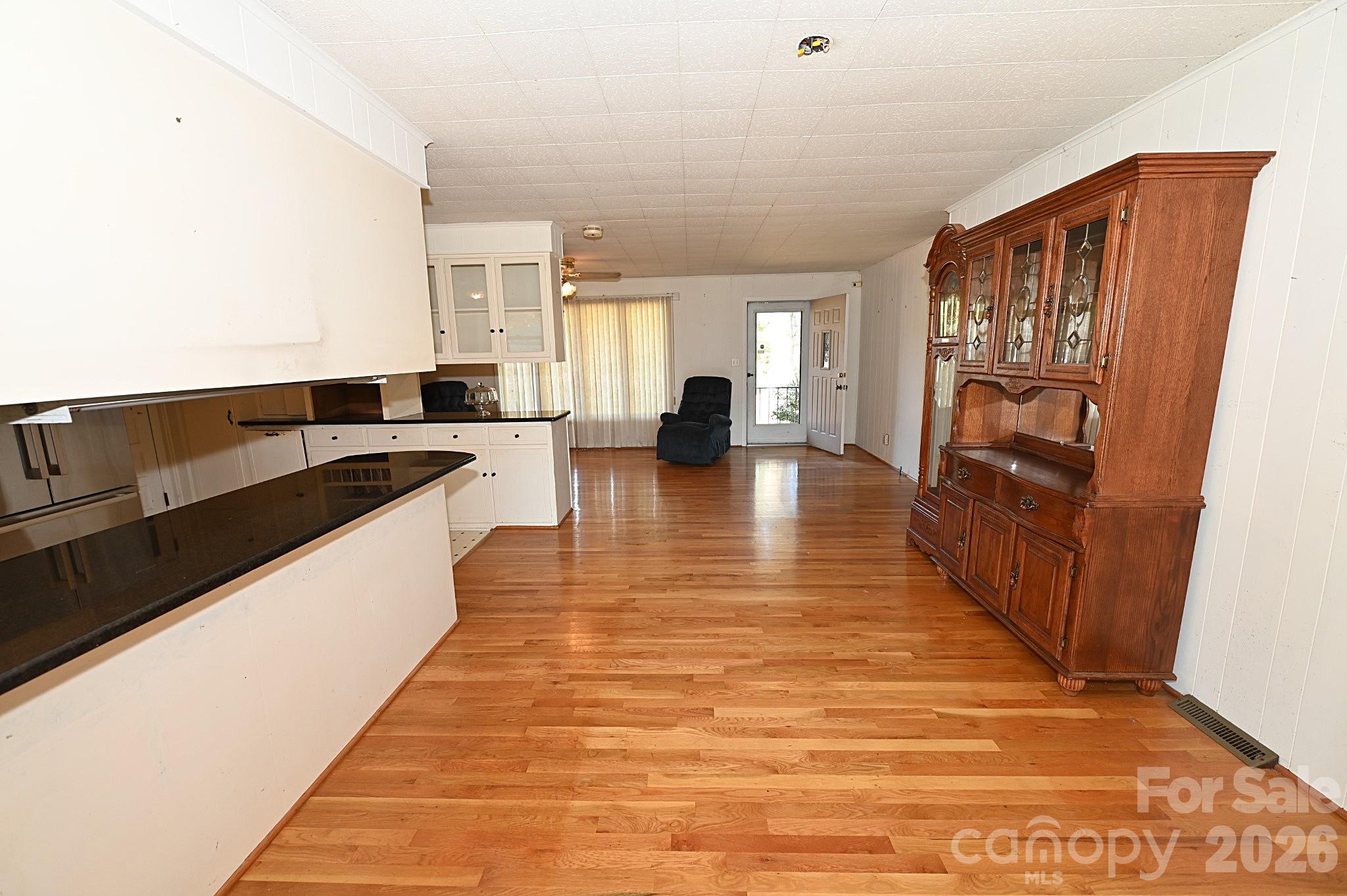 7320 Old Laurel Road Property Photo 10