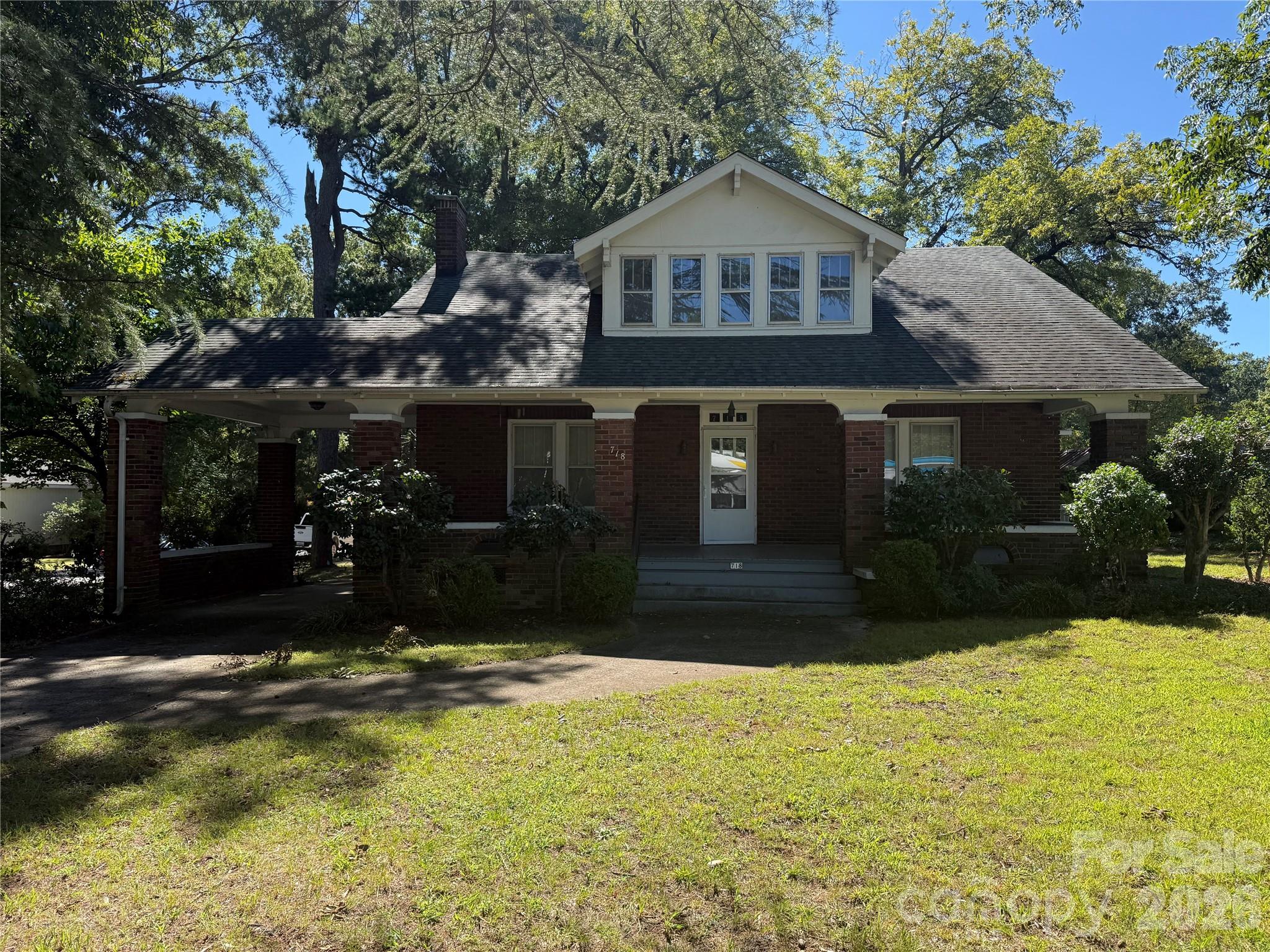 718 E E Franklin Street Property Photo 1