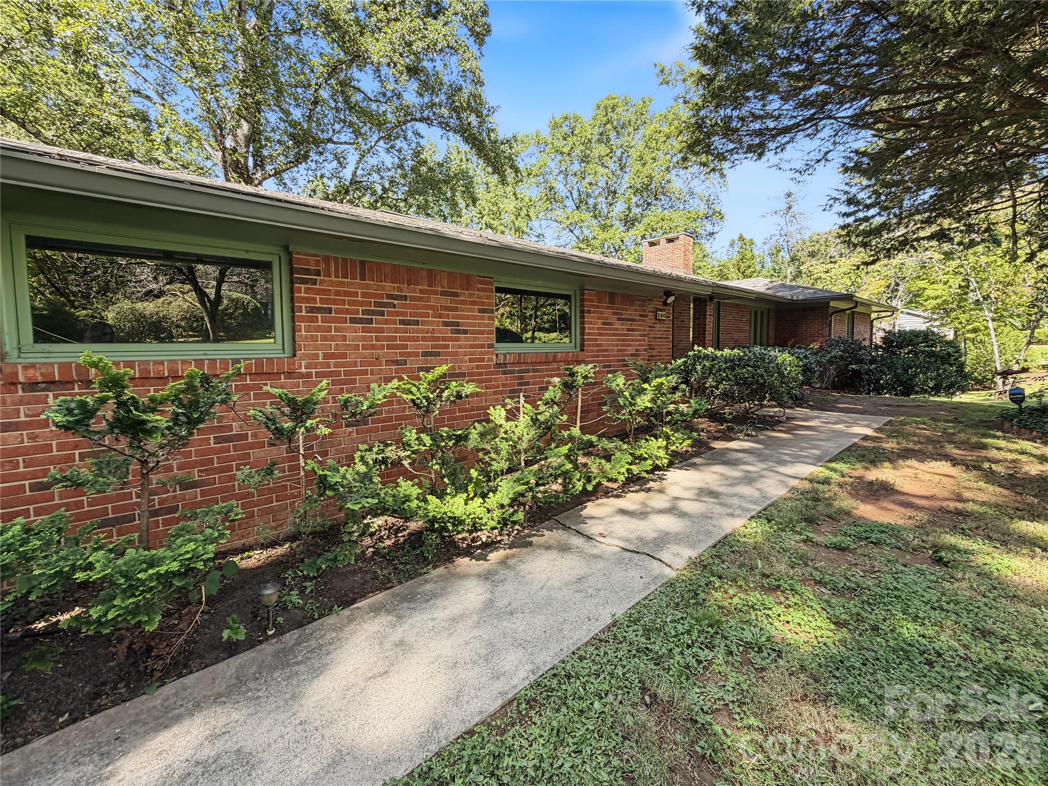 186 Catherine Drive Property Photo 3