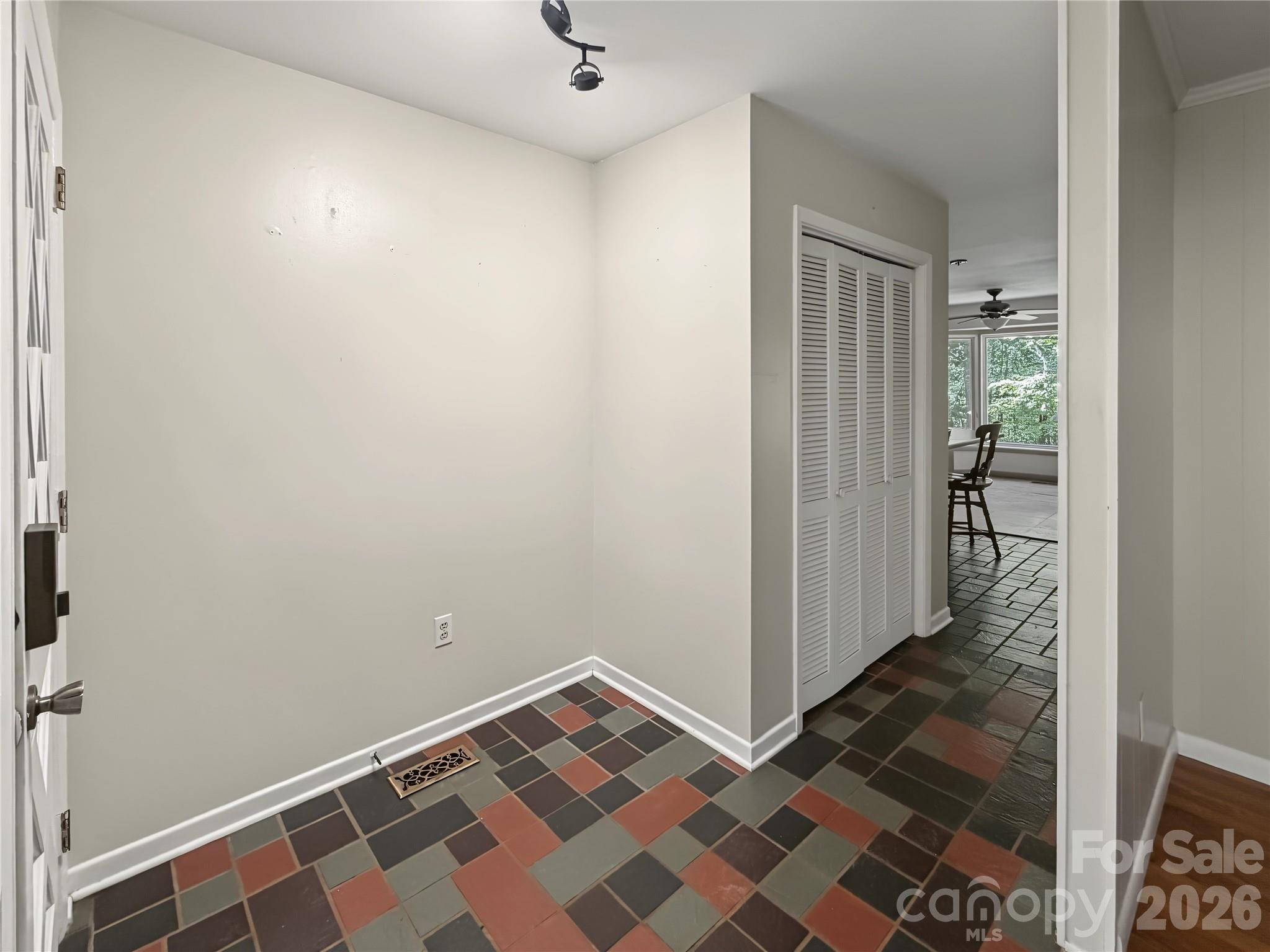 186 Catherine Drive Property Photo 5