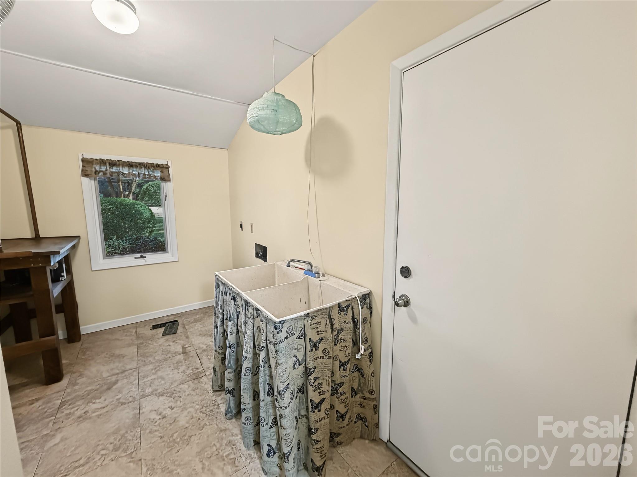 186 Catherine Drive Property Photo 27