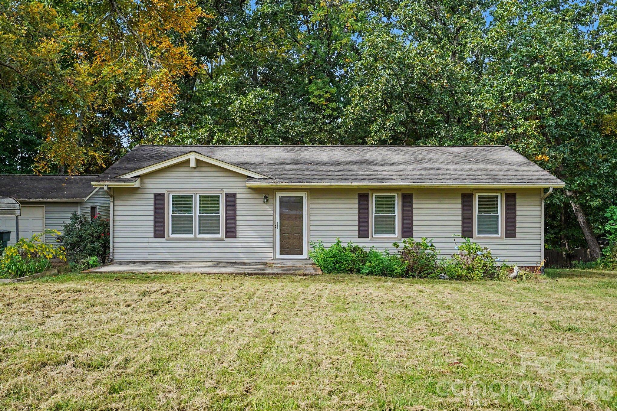 213 Cobblestone Lane Property Photo 1