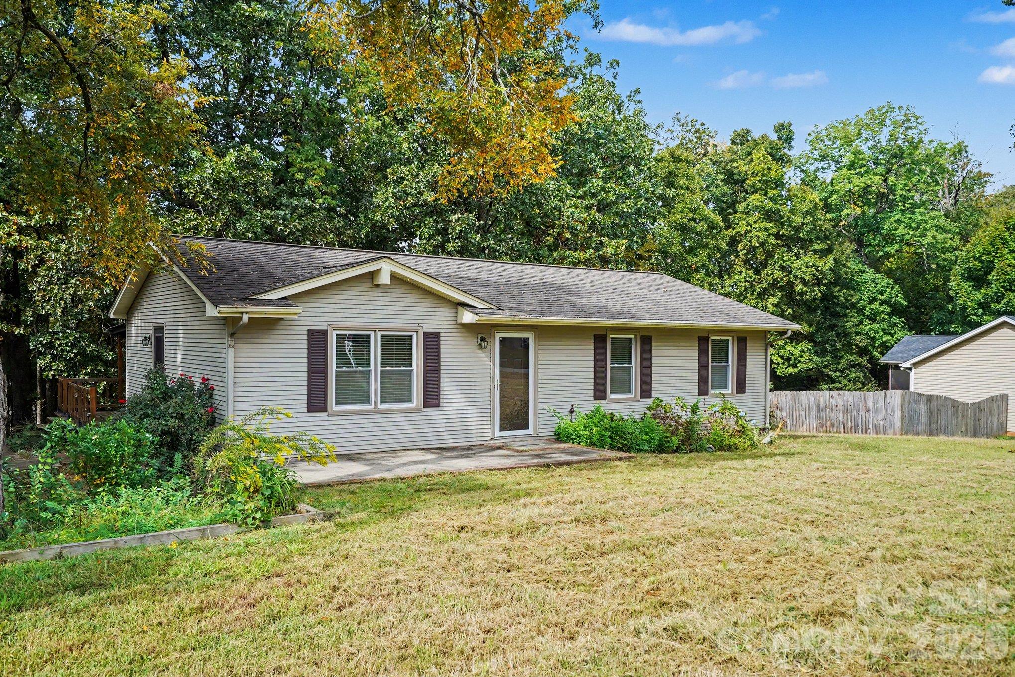 213 Cobblestone Lane Property Photo 2