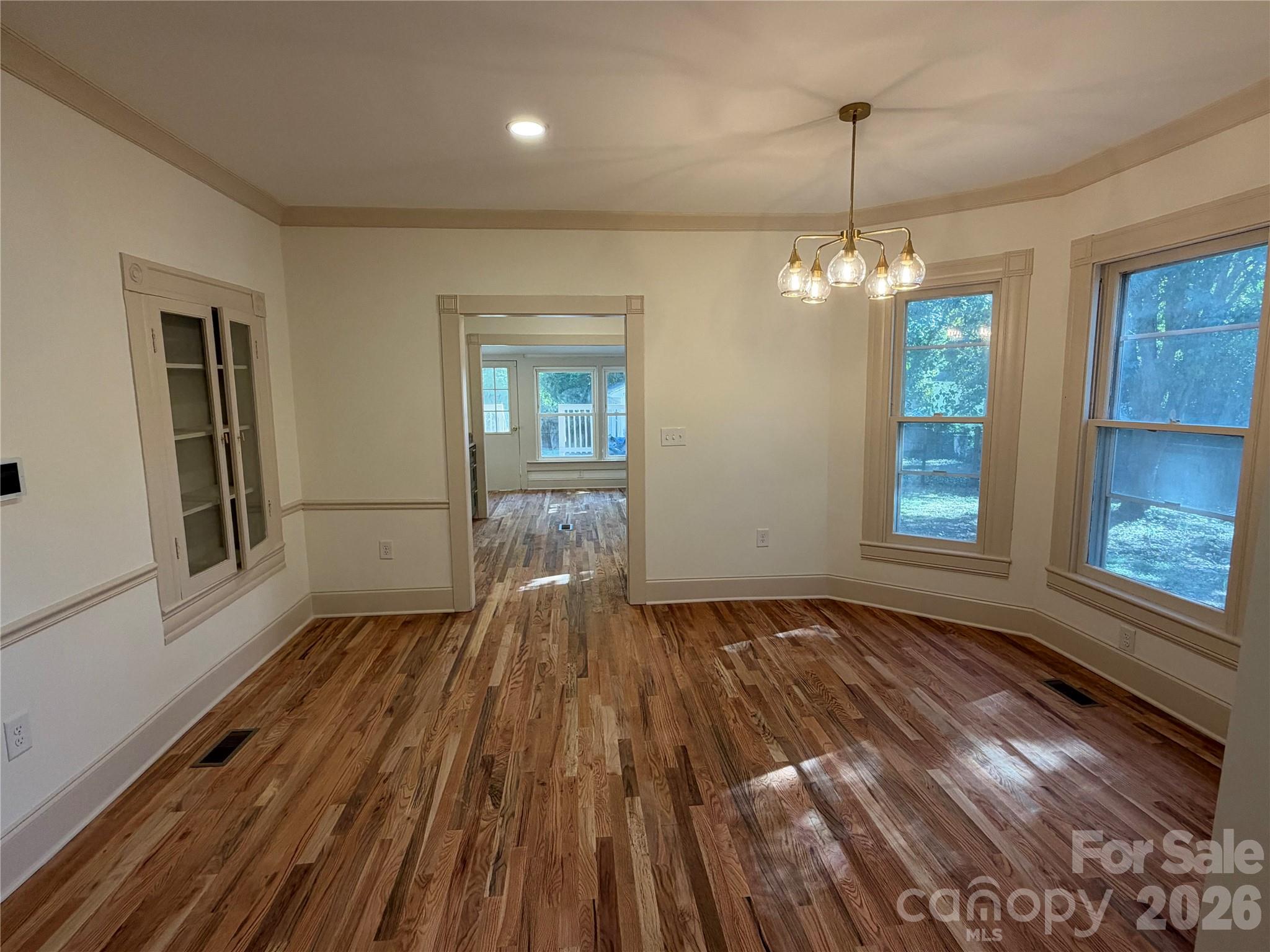 401 S College Street Property Photo 5