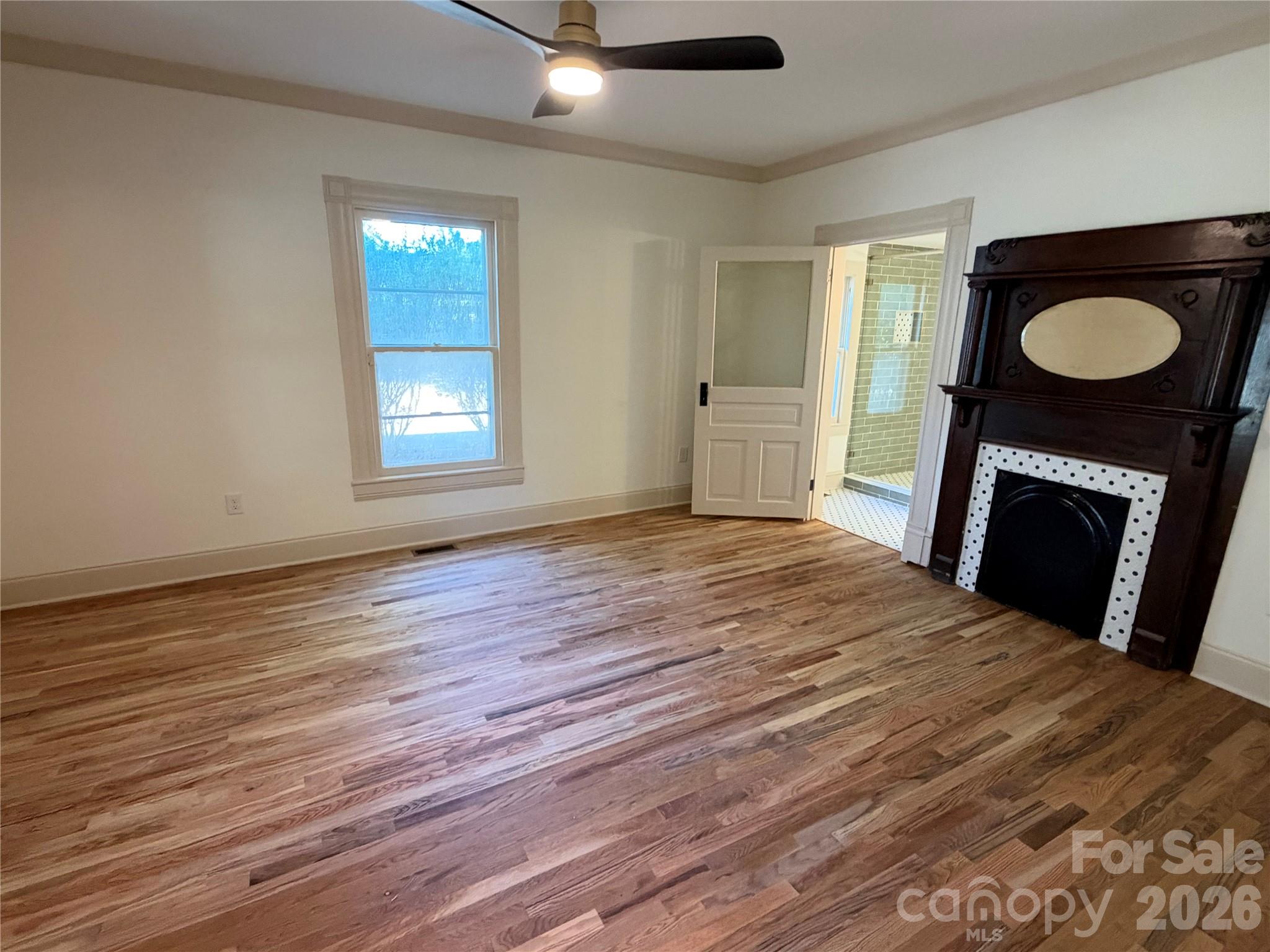 401 S College Street Property Photo 7