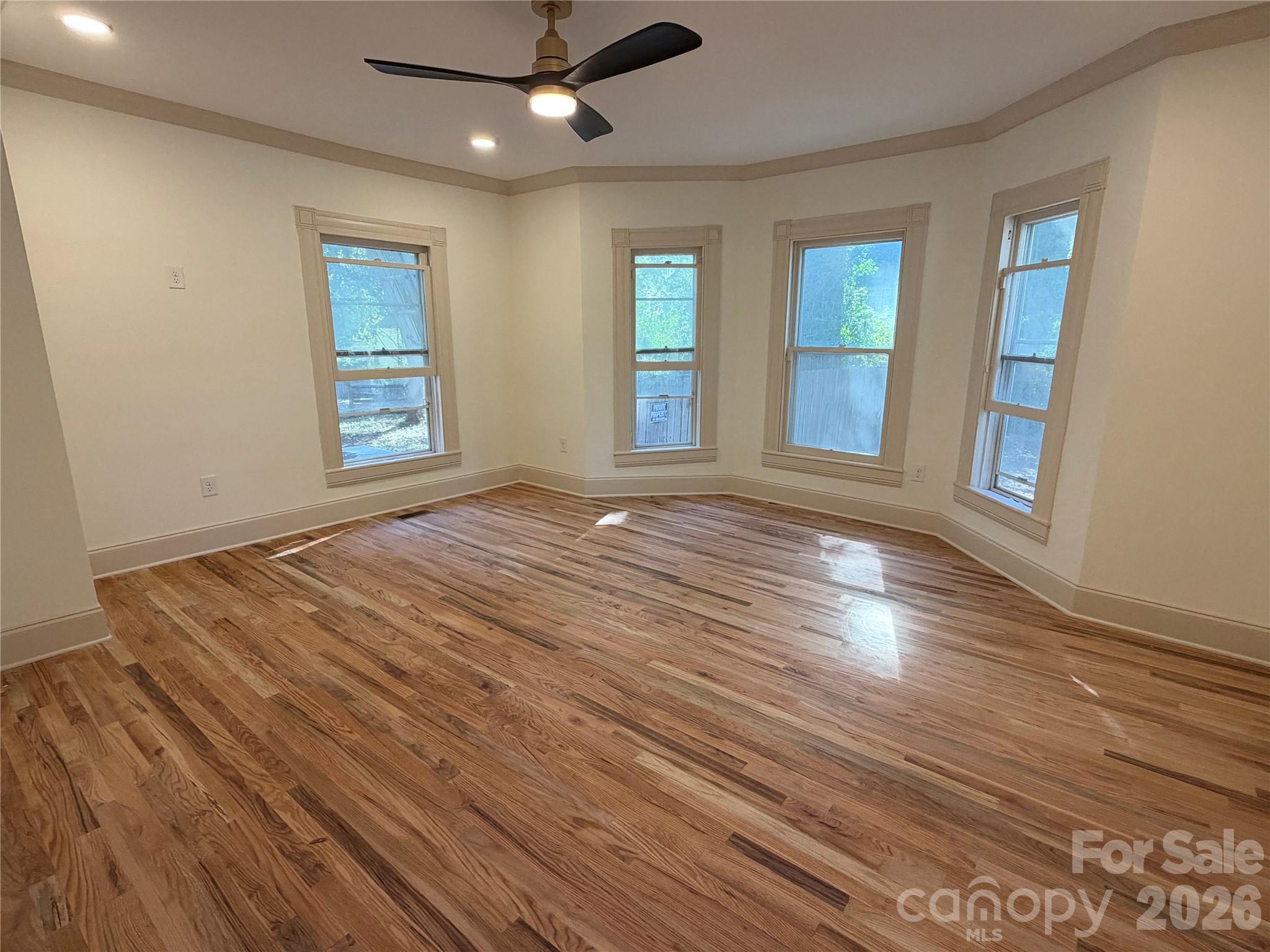 401 S College Street Property Photo 8