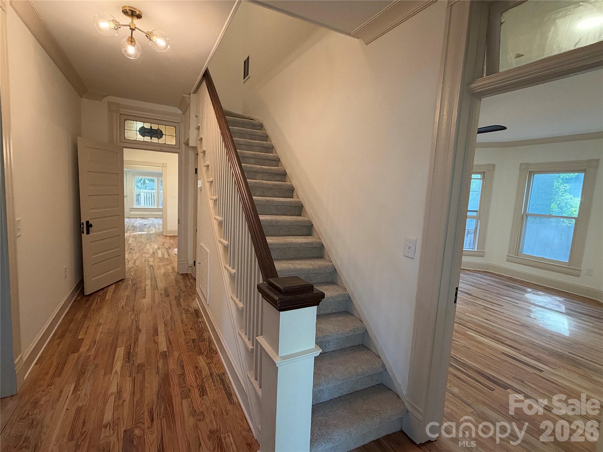 401 S College Street Property Photo 9
