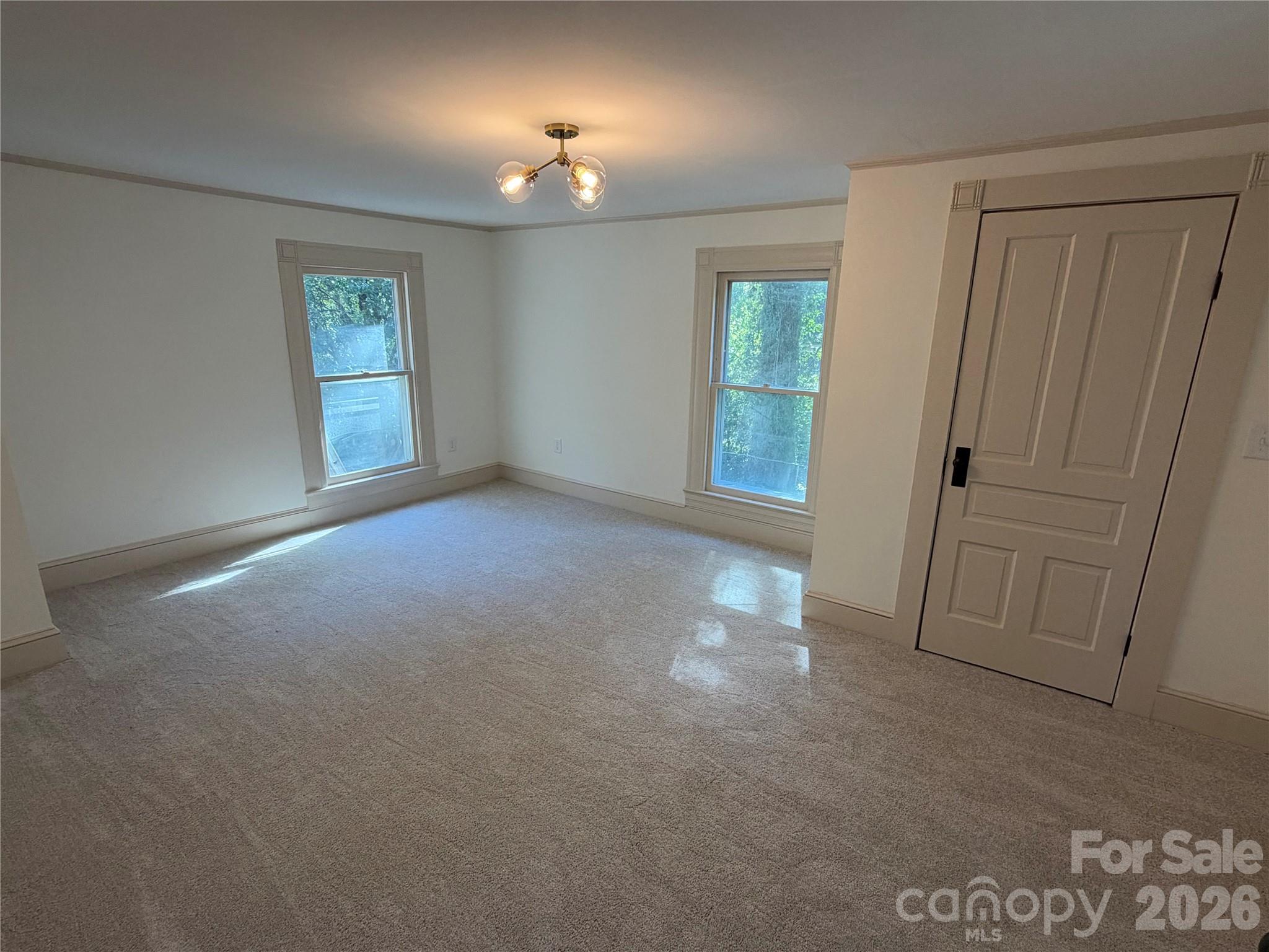 401 S College Street Property Photo 13