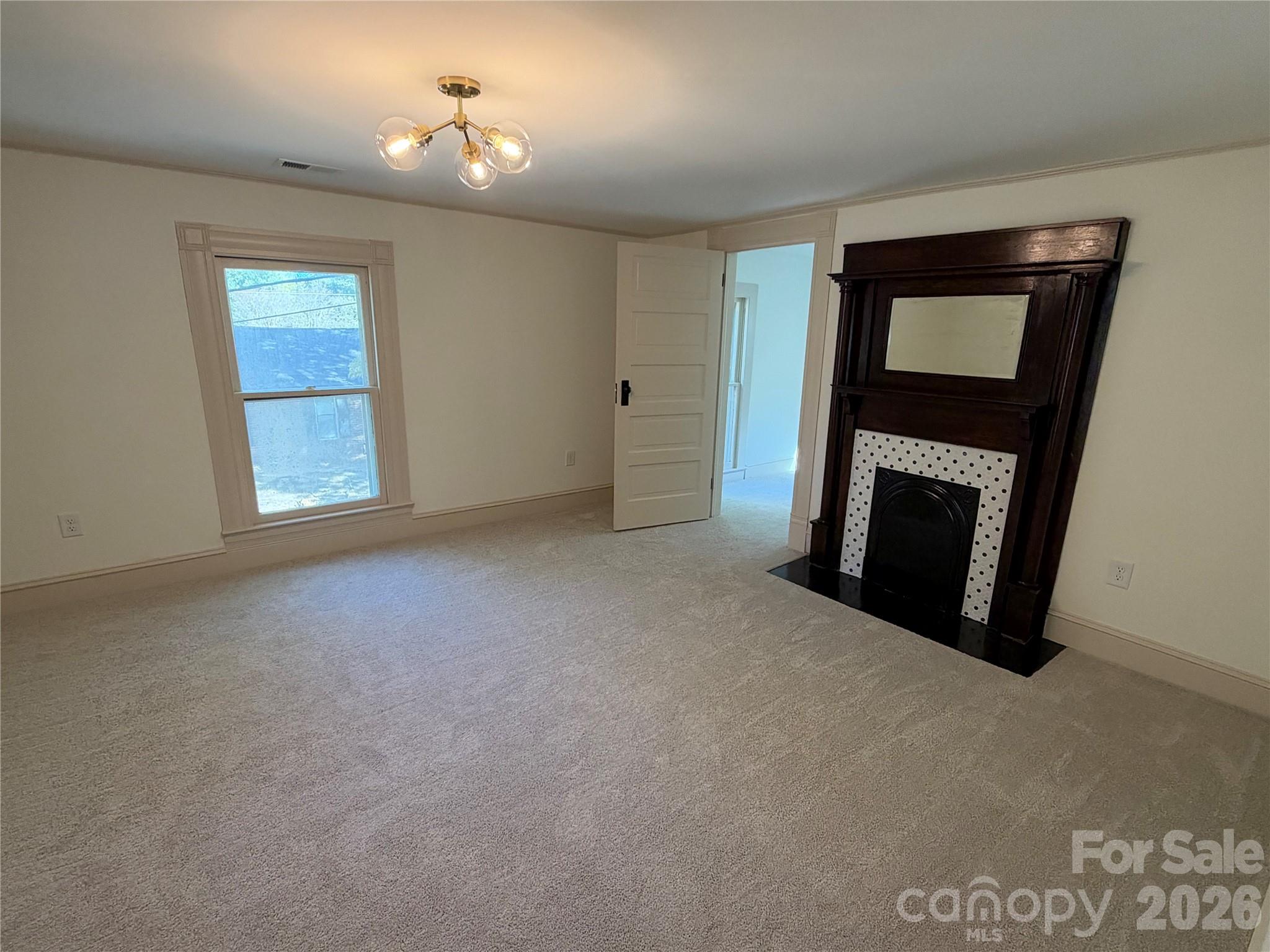 401 S College Street Property Photo 14
