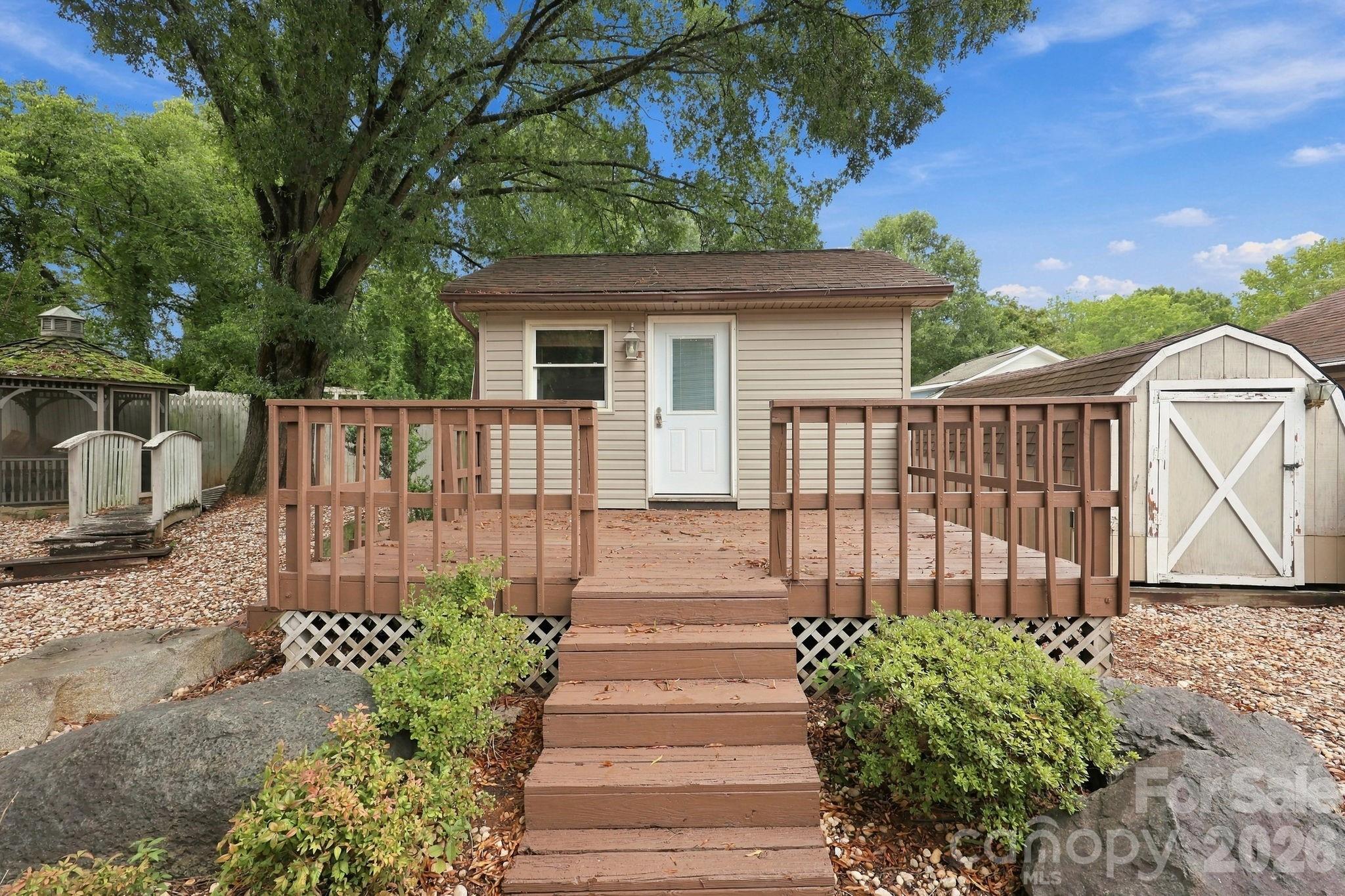 6423 Snow Bird Lane Property Photo 4