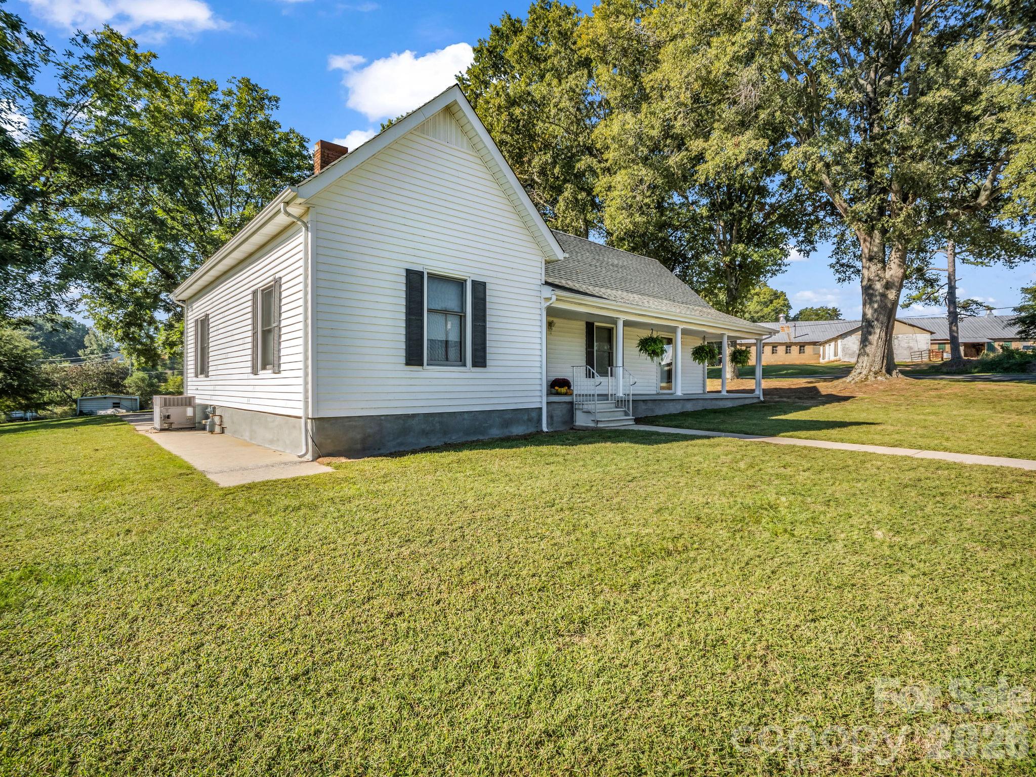 3833 Robert Riding Road Property Photo 2