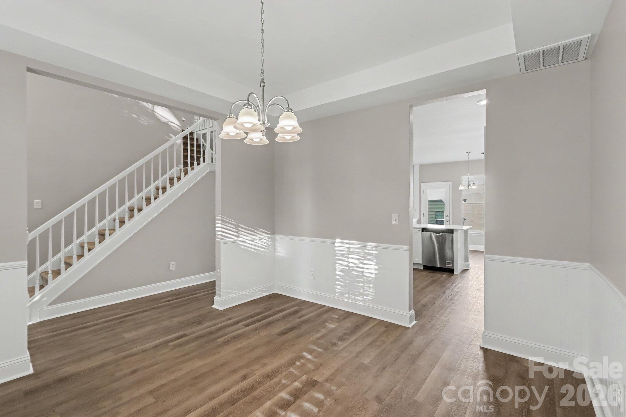 4059 Houldsworth Drive Property Photo 6