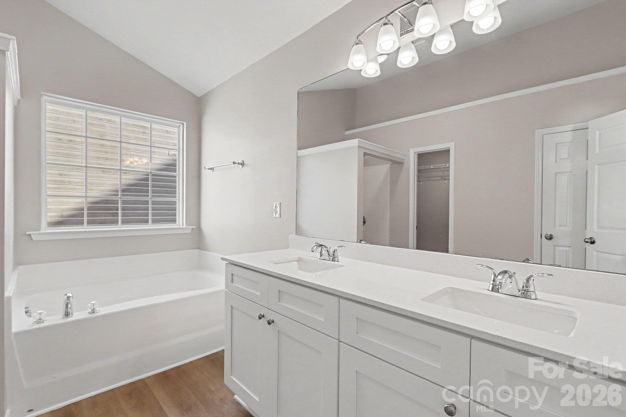 4059 Houldsworth Drive Property Photo 13
