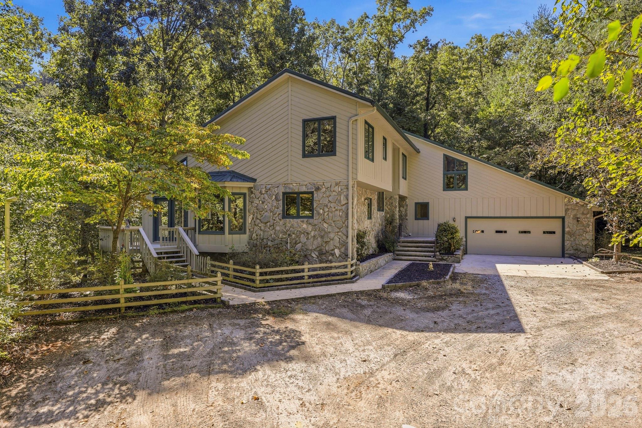 124 Moss Hill Lane Property Photo 1