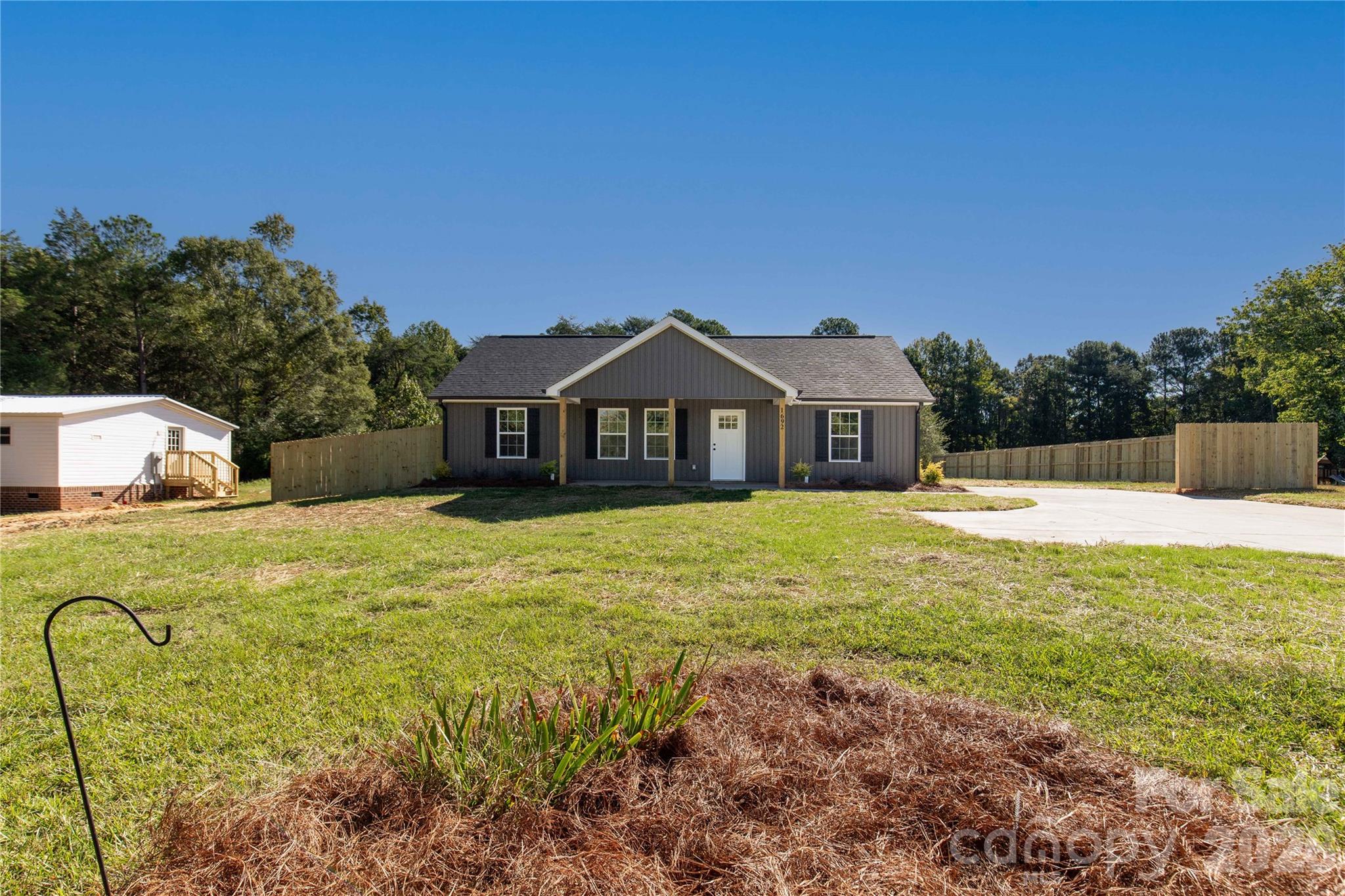 1692 Molly Circle Property Photo 1