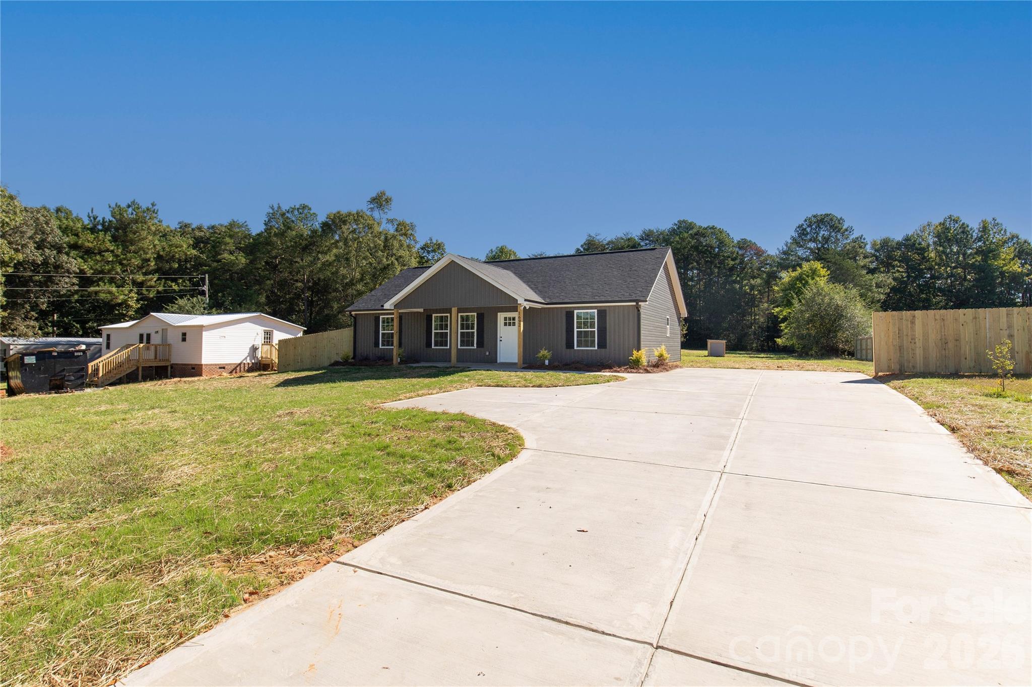 1692 Molly Circle Property Photo 3