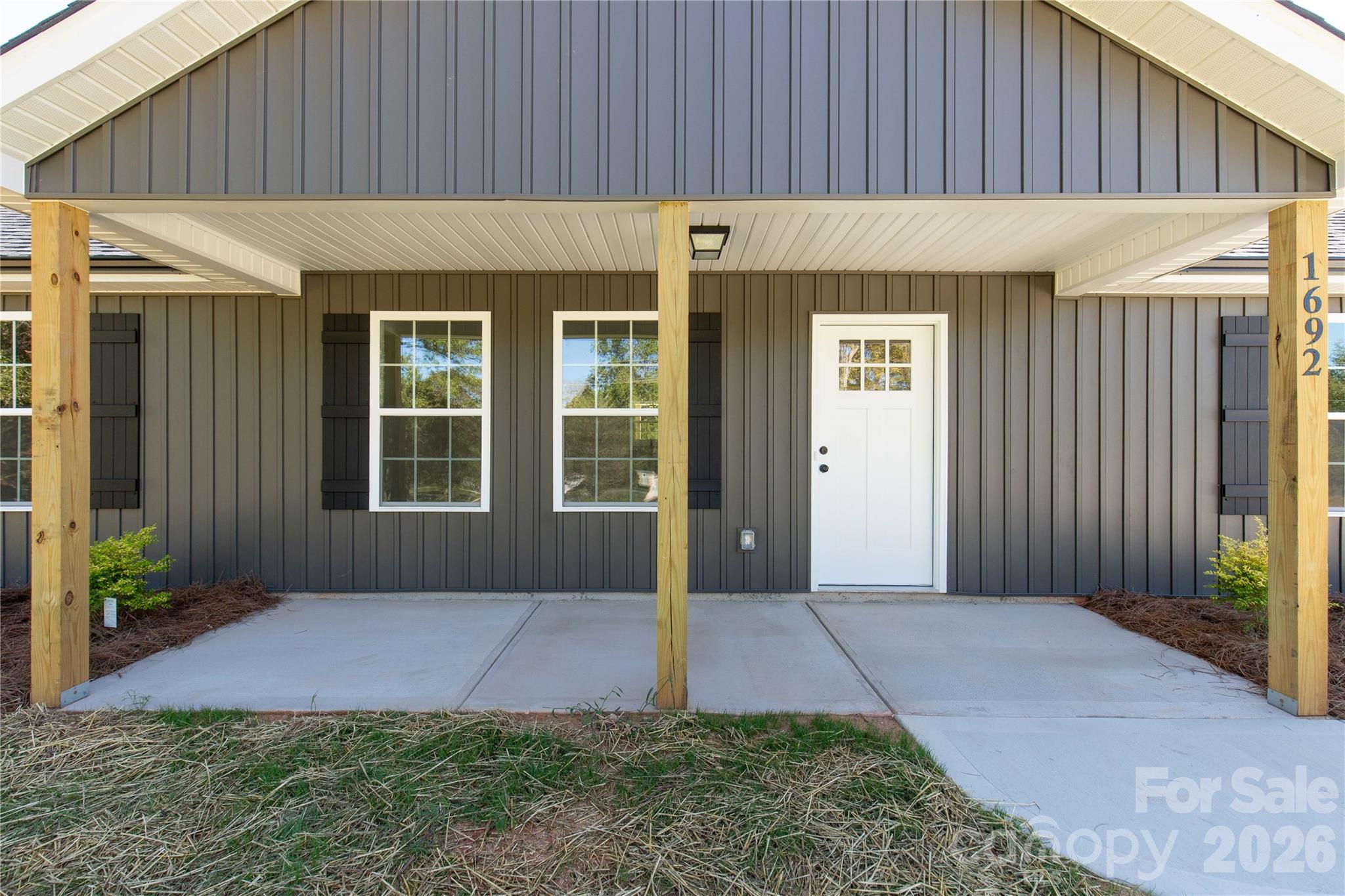 1692 Molly Circle Property Photo 4