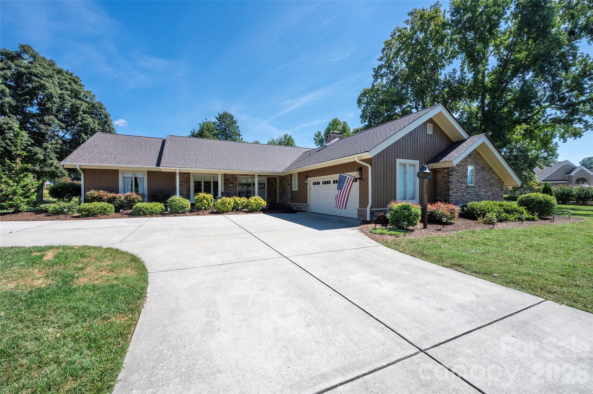 109 Holly Circle Property Photo 1