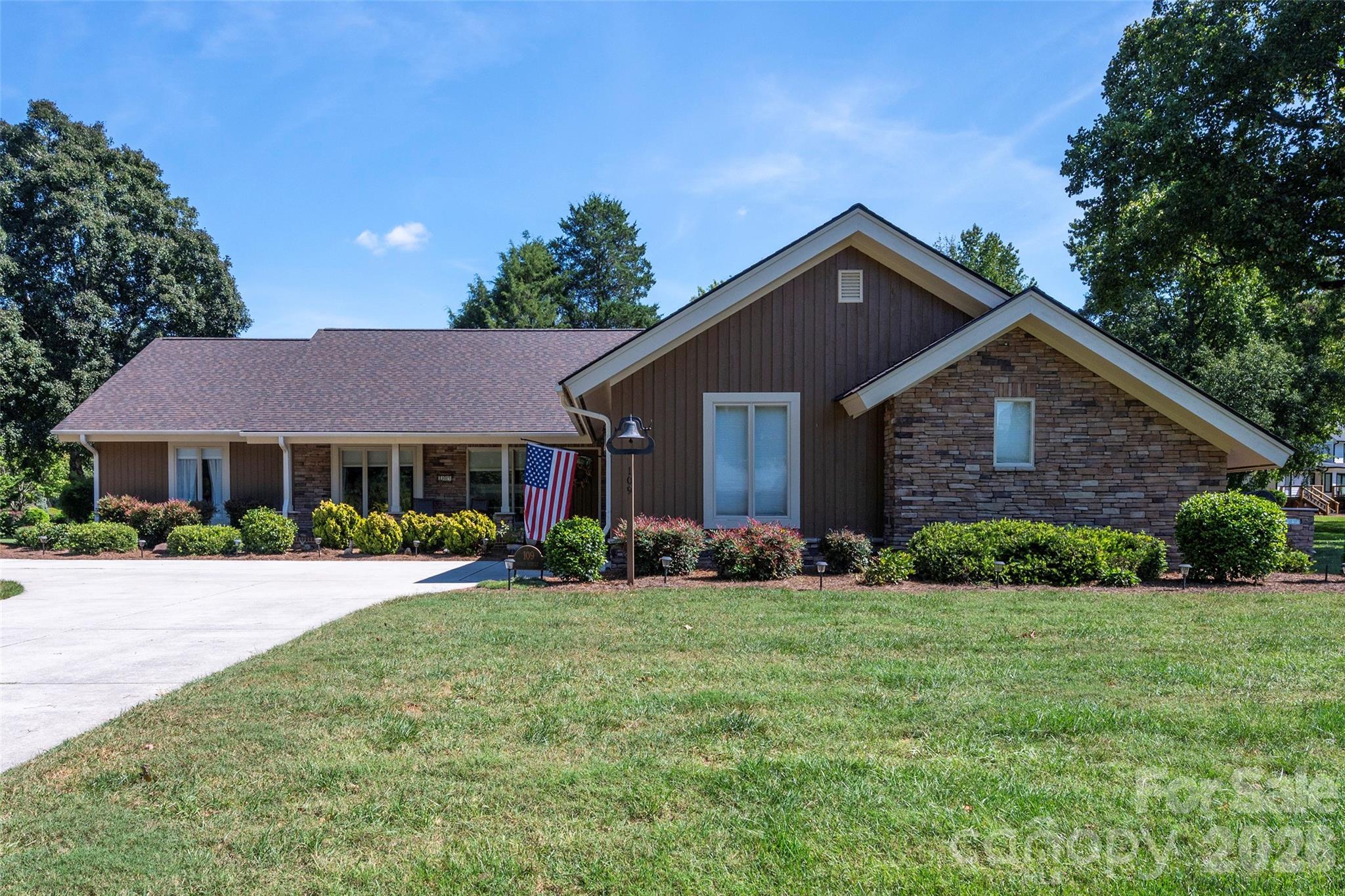 109 Holly Circle Property Photo 3