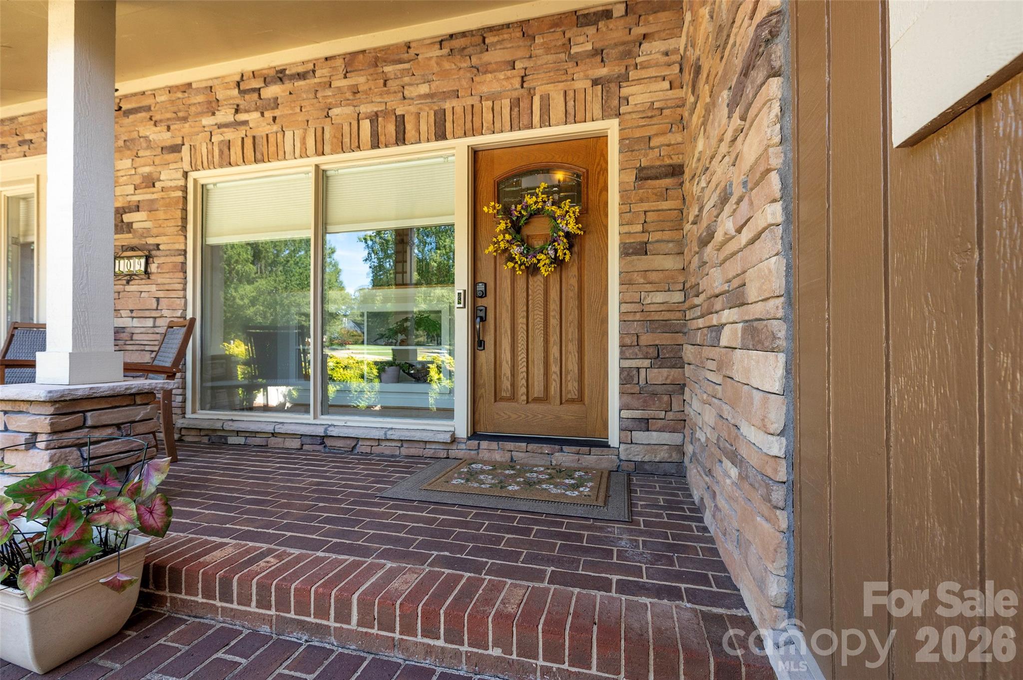 109 Holly Circle Property Photo 6