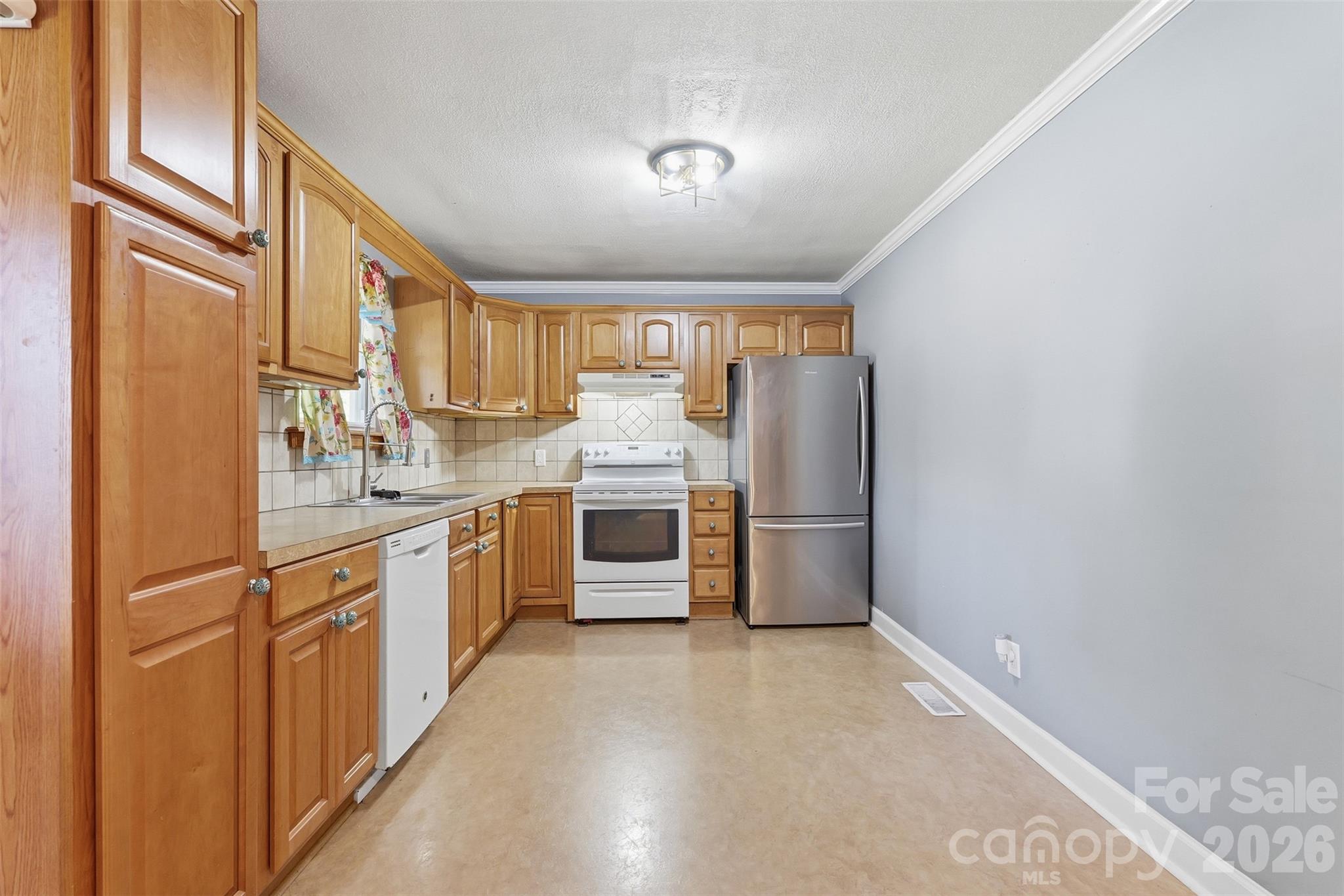 140 Aikman Avenue Property Photo 8