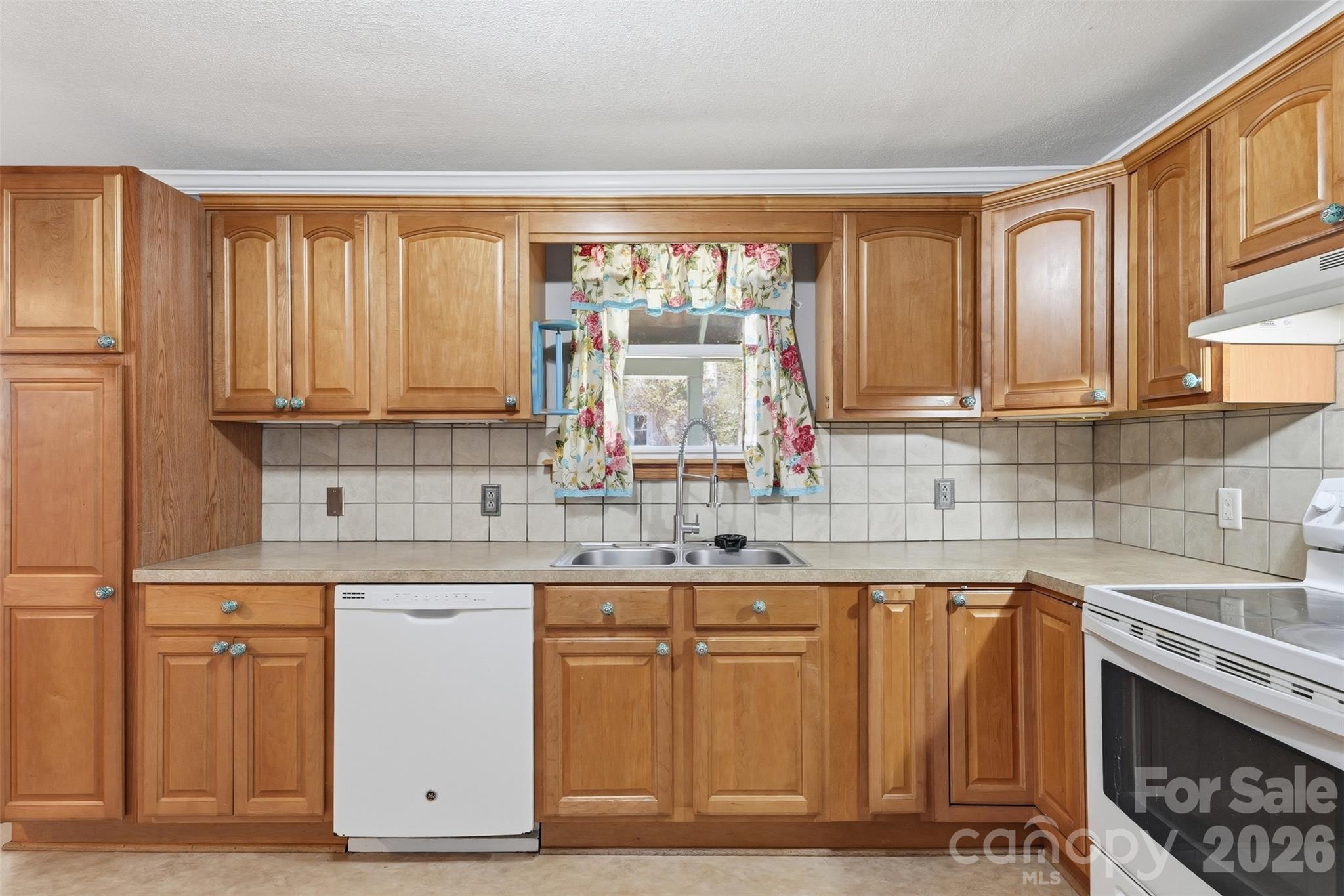 140 Aikman Avenue Property Photo 17