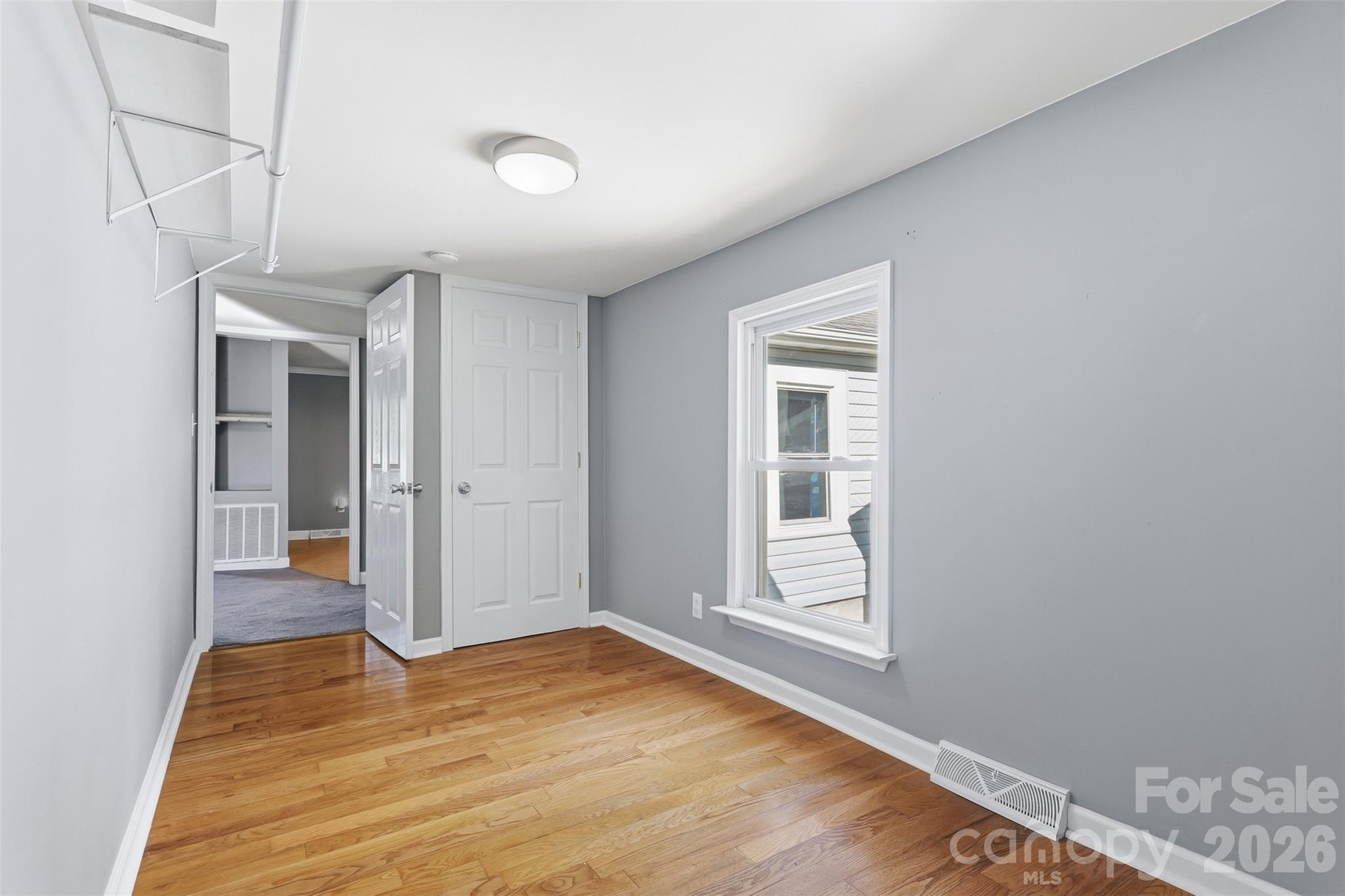 140 Aikman Avenue Property Photo 28