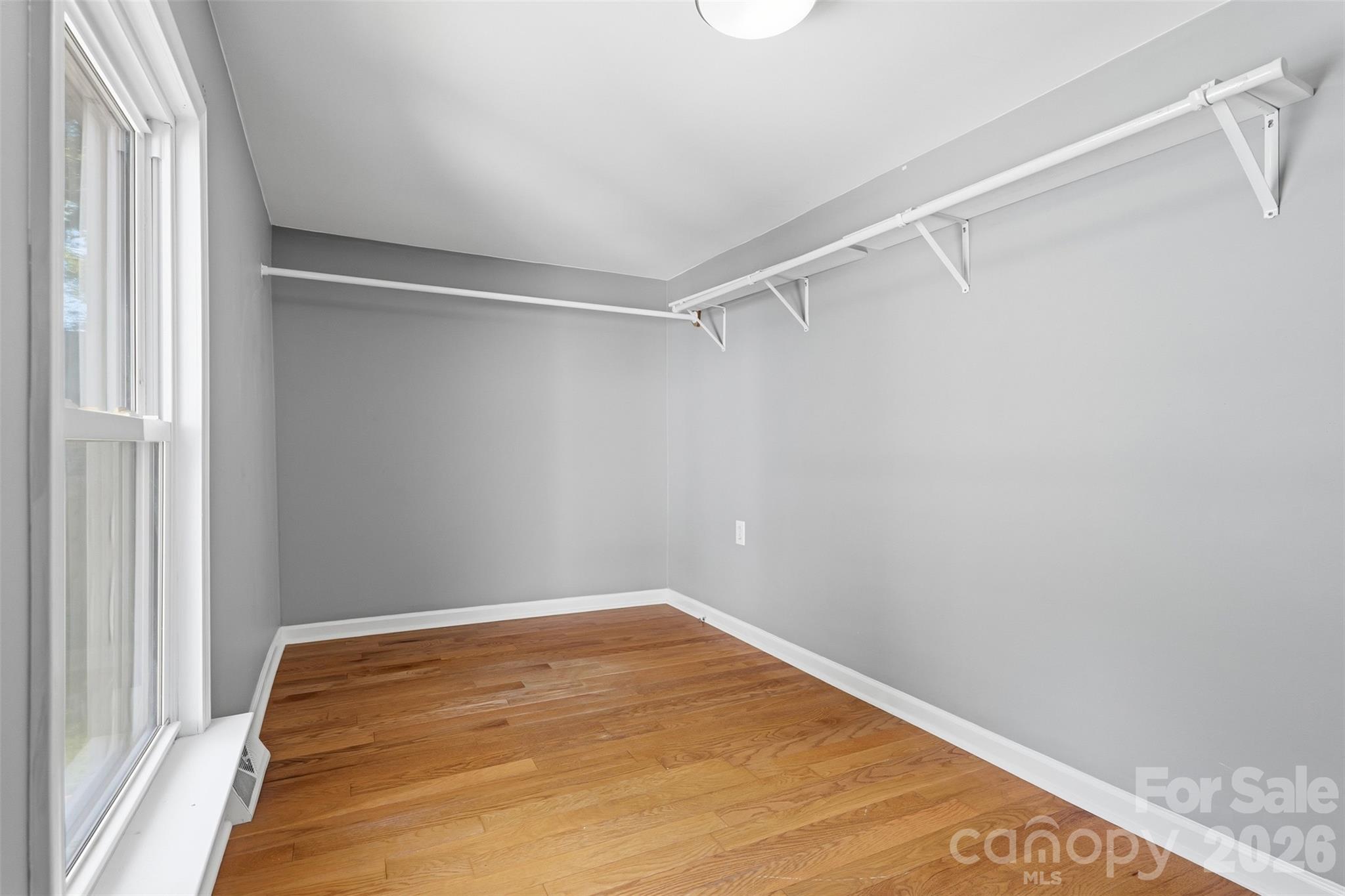 140 Aikman Avenue Property Photo 31