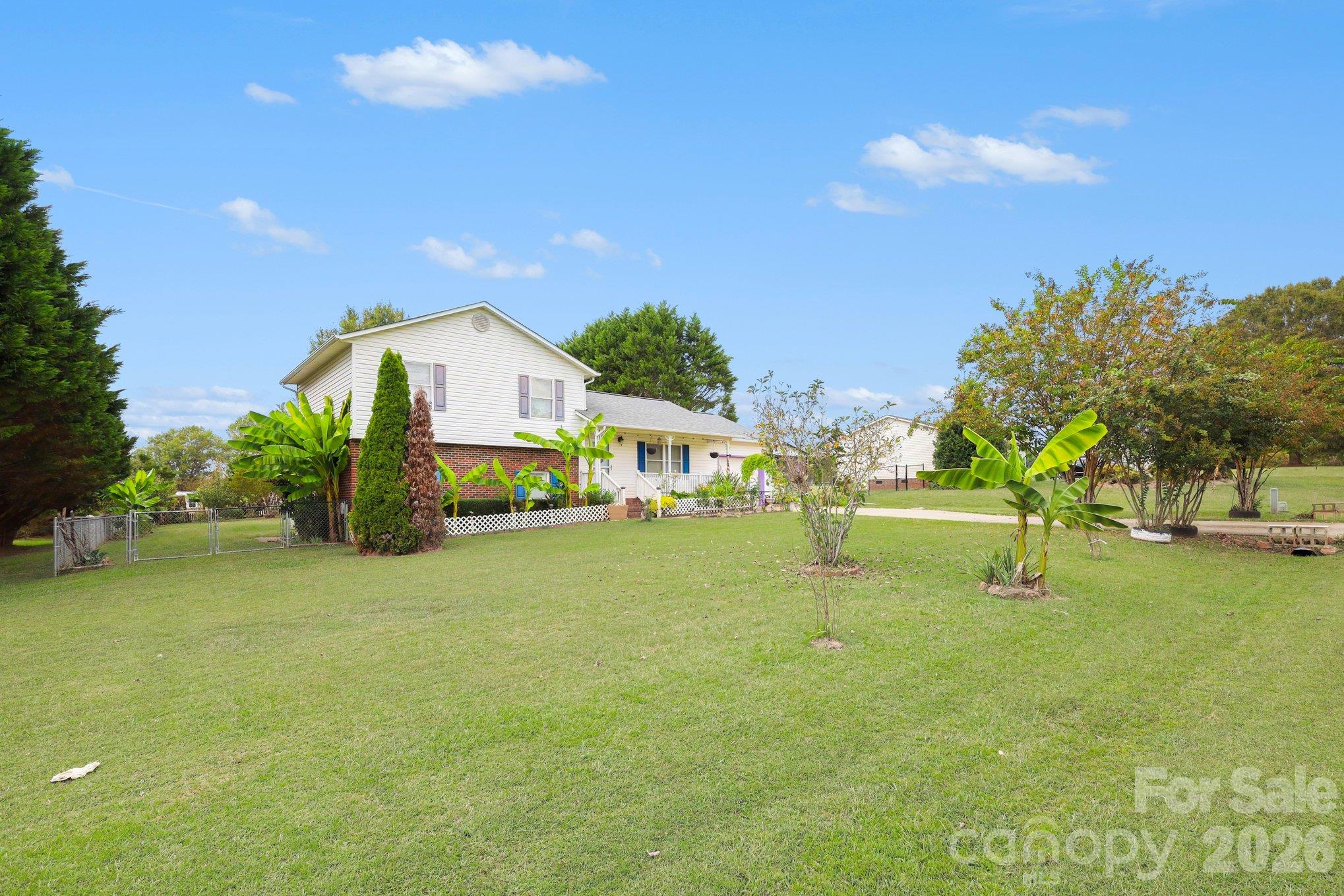 938 Lyndsey Brooke Court Property Photo 2
