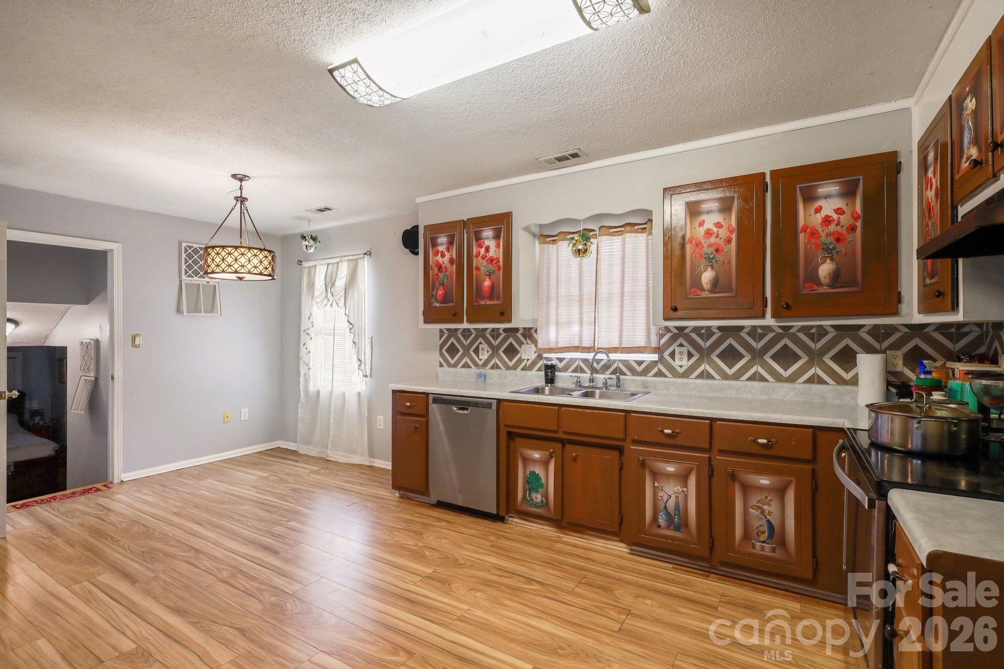 938 Lyndsey Brooke Court Property Photo 7