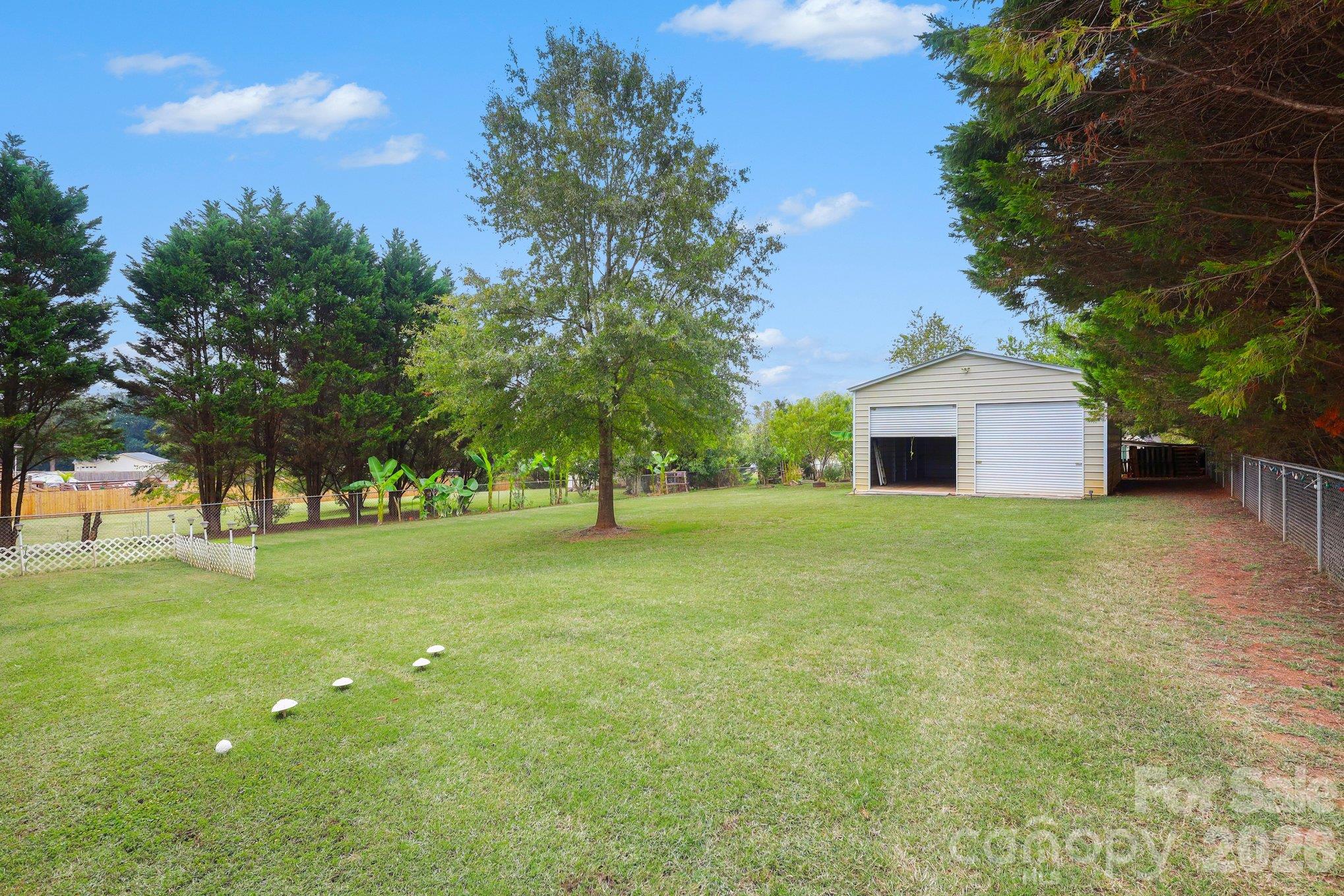 938 Lyndsey Brooke Court Property Photo 9