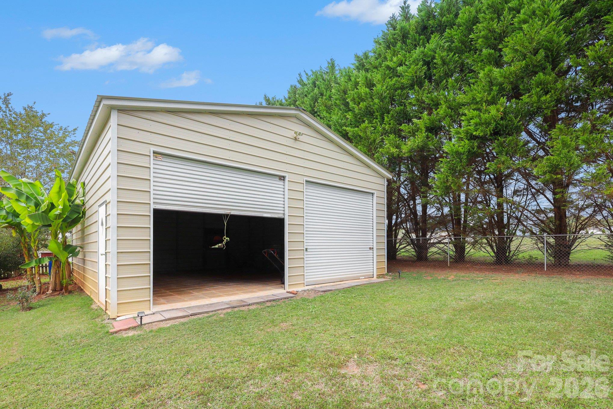 938 Lyndsey Brooke Court Property Photo 10