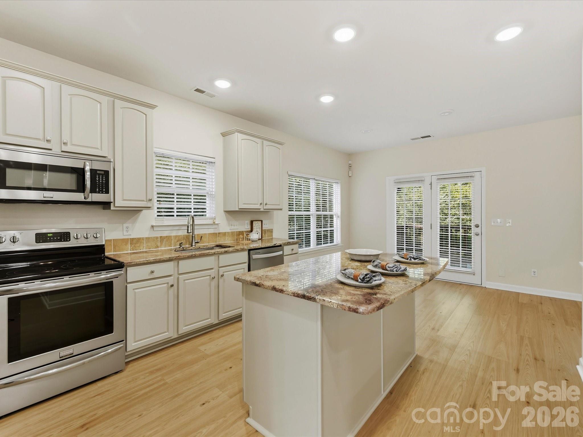 8128 Madrigal Court Property Photo 9