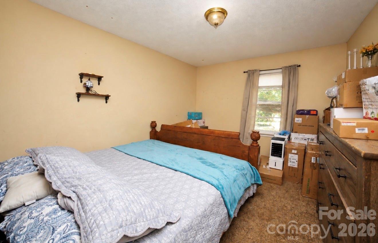 712 Edgehill Drive Property Photo 8