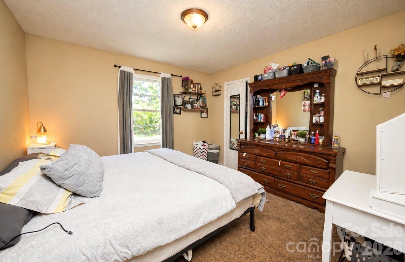 712 Edgehill Drive Property Photo 10