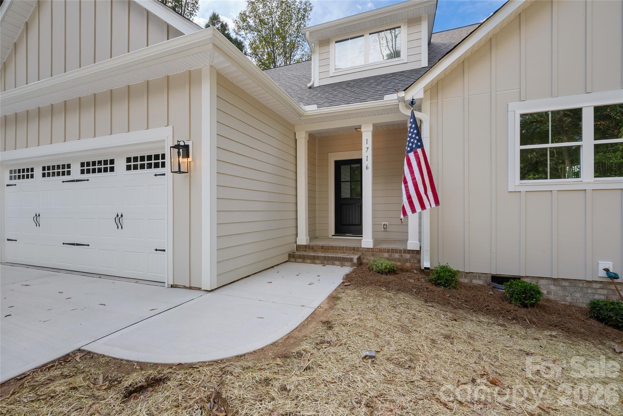 1716 Lake Lee Drive Property Photo 4