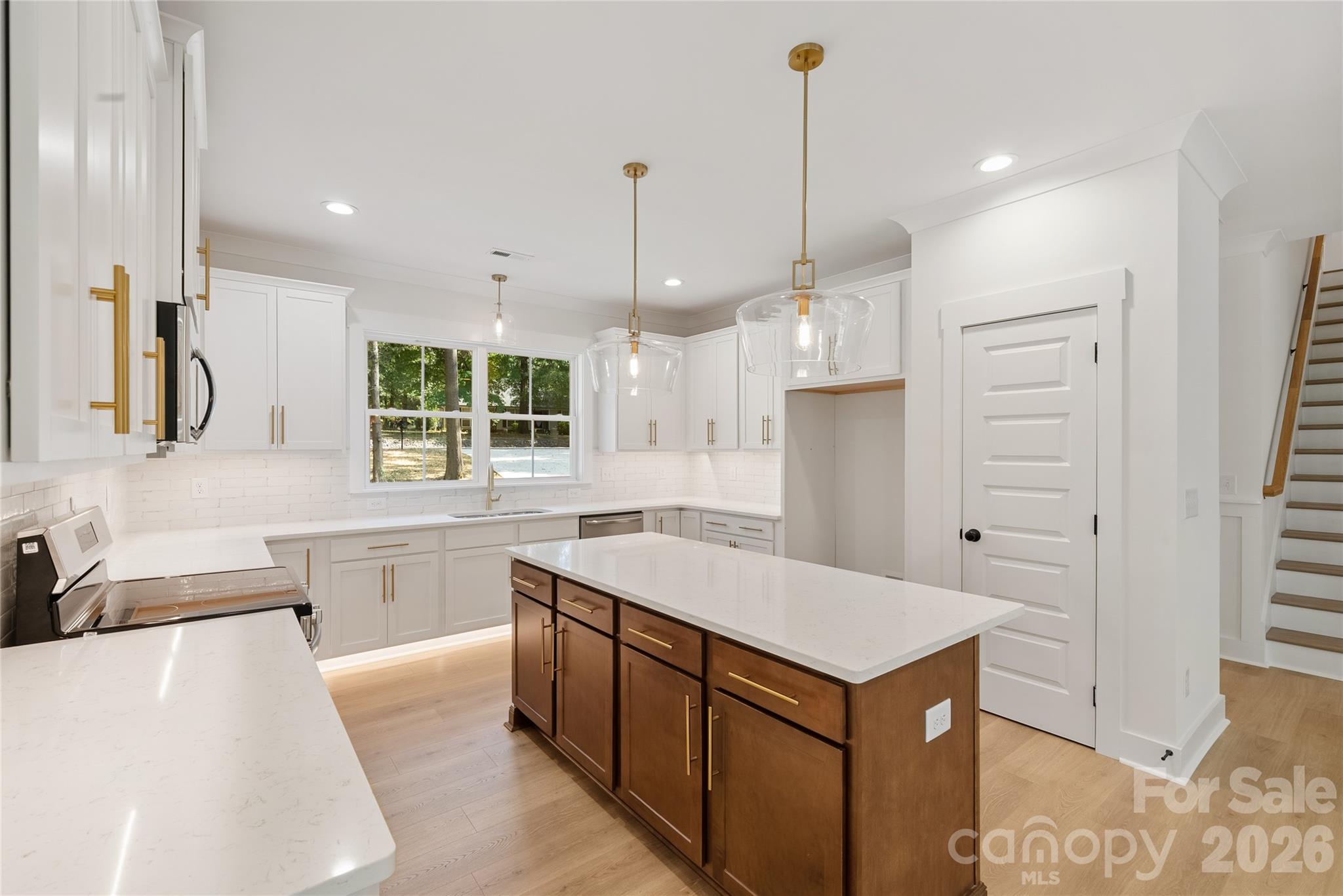 1716 Lake Lee Drive Property Photo 10