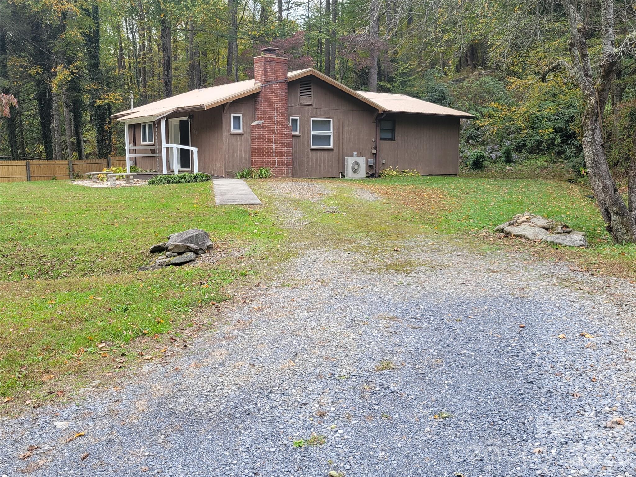 1061 Caldwell Drive Property Photo 2