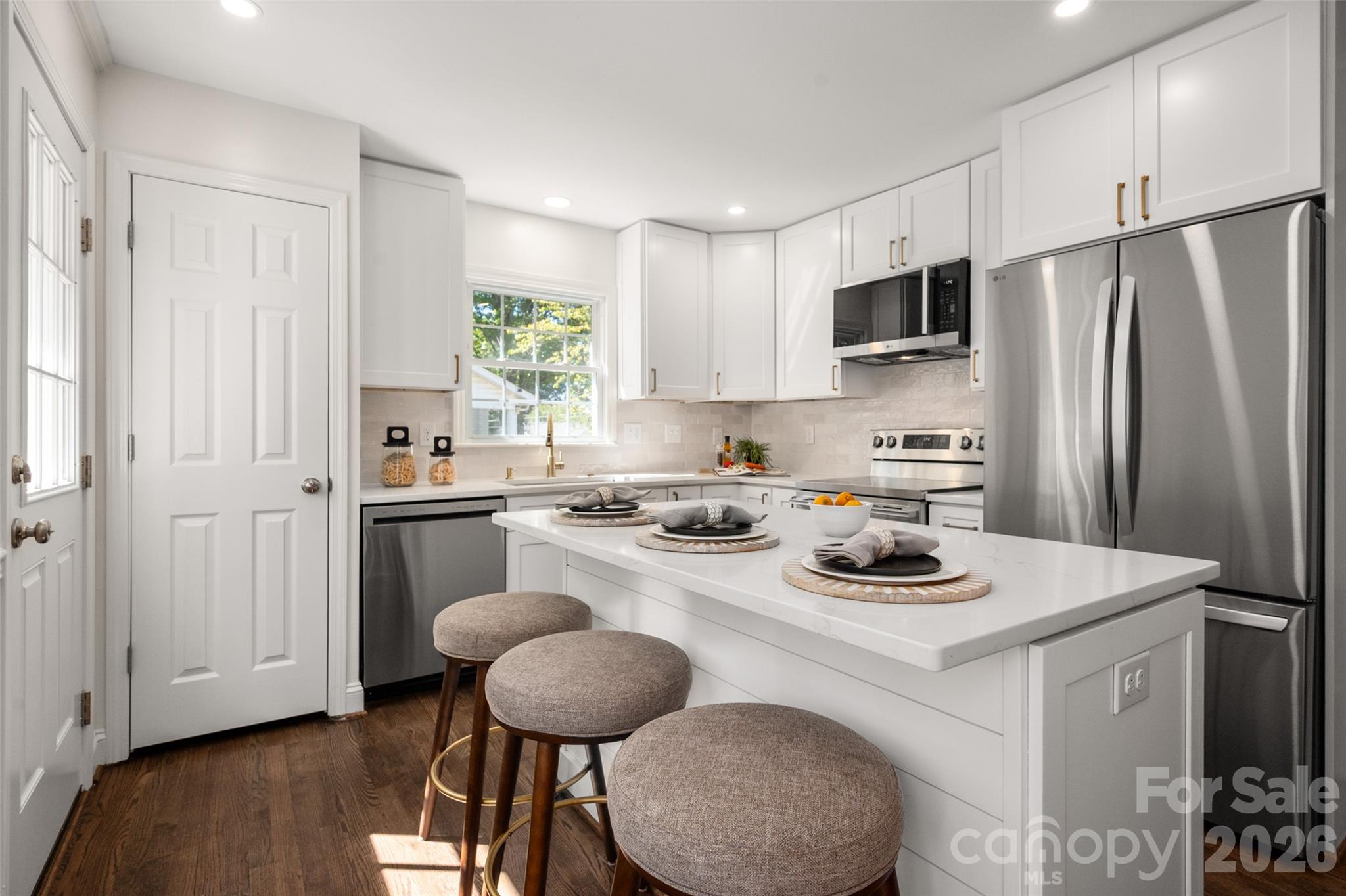 6929 Thorncliff Drive Property Photo 15