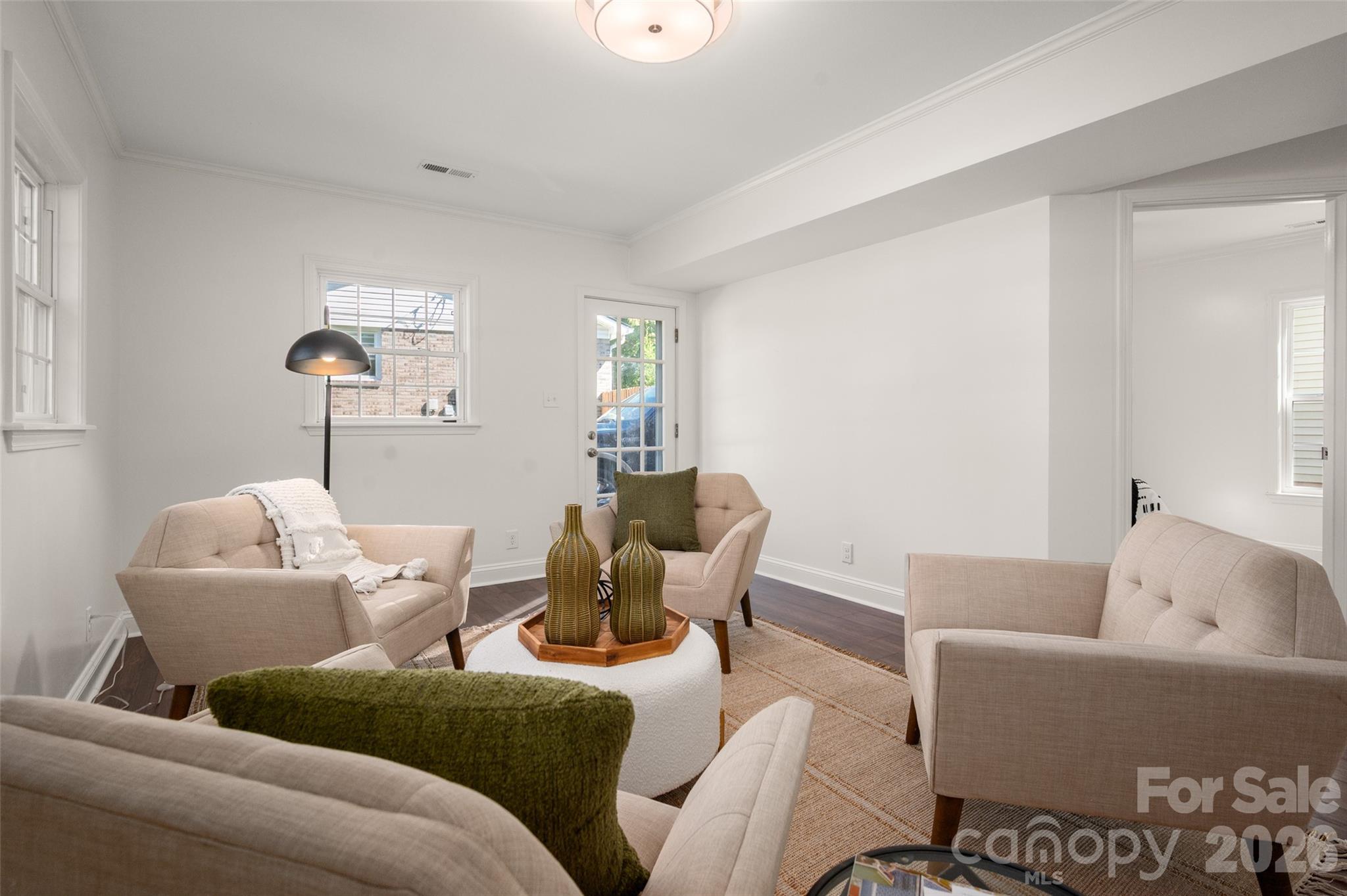 6929 Thorncliff Drive Property Photo 17