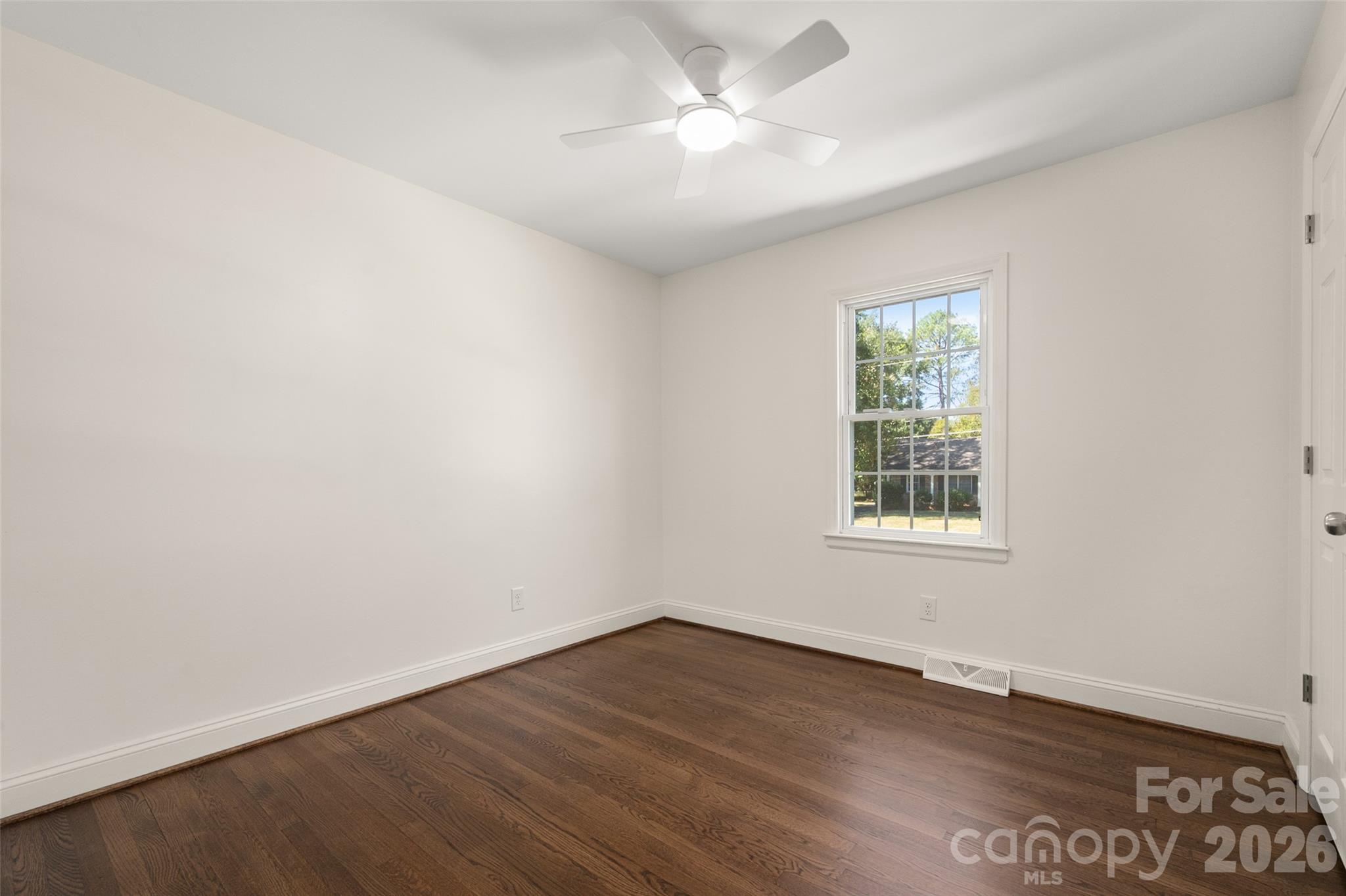 6929 Thorncliff Drive Property Photo 32