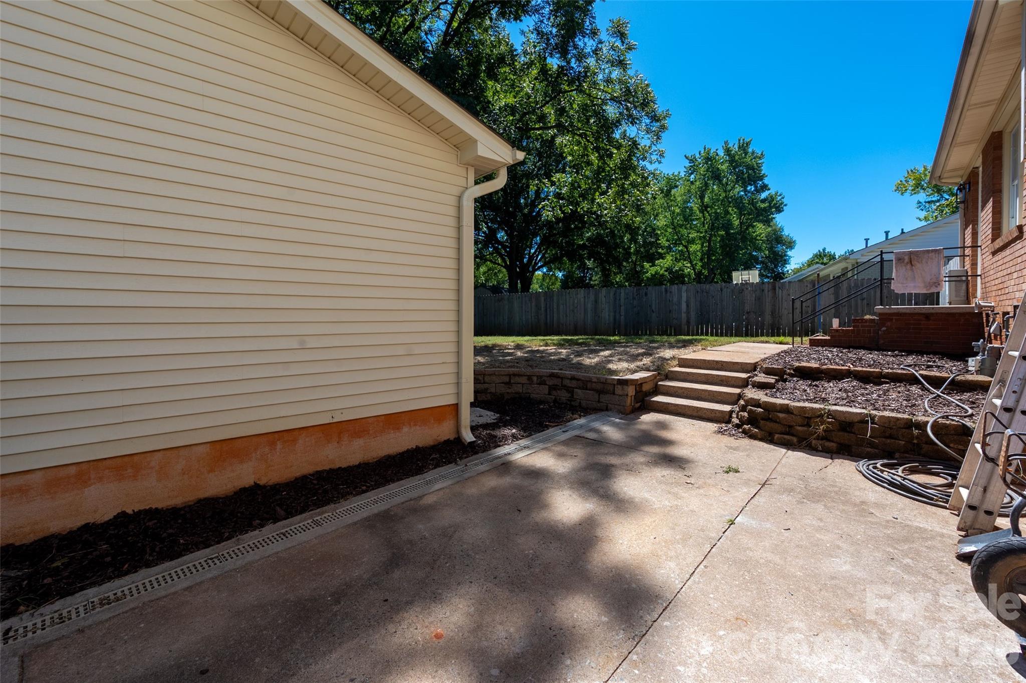 6929 Thorncliff Drive Property Photo 35