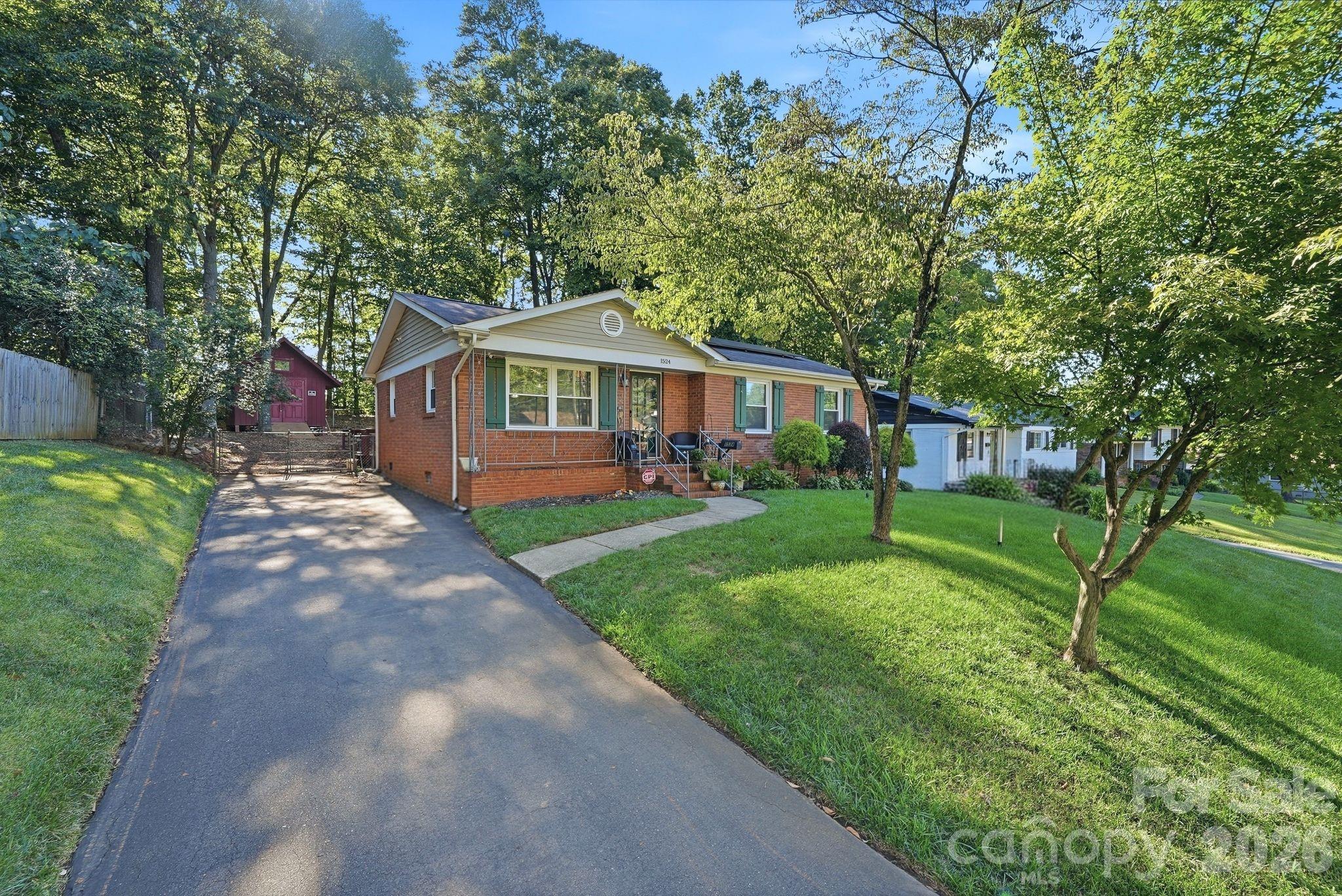 1524 Lanewood Place Property Photo 2