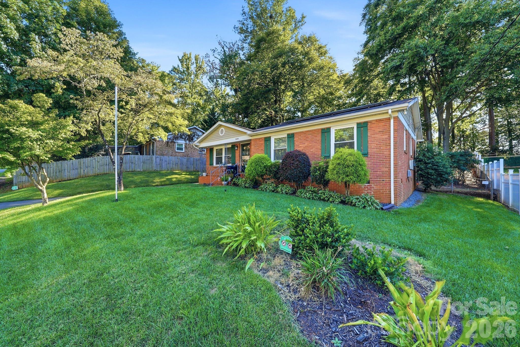 1524 Lanewood Place Property Photo 3