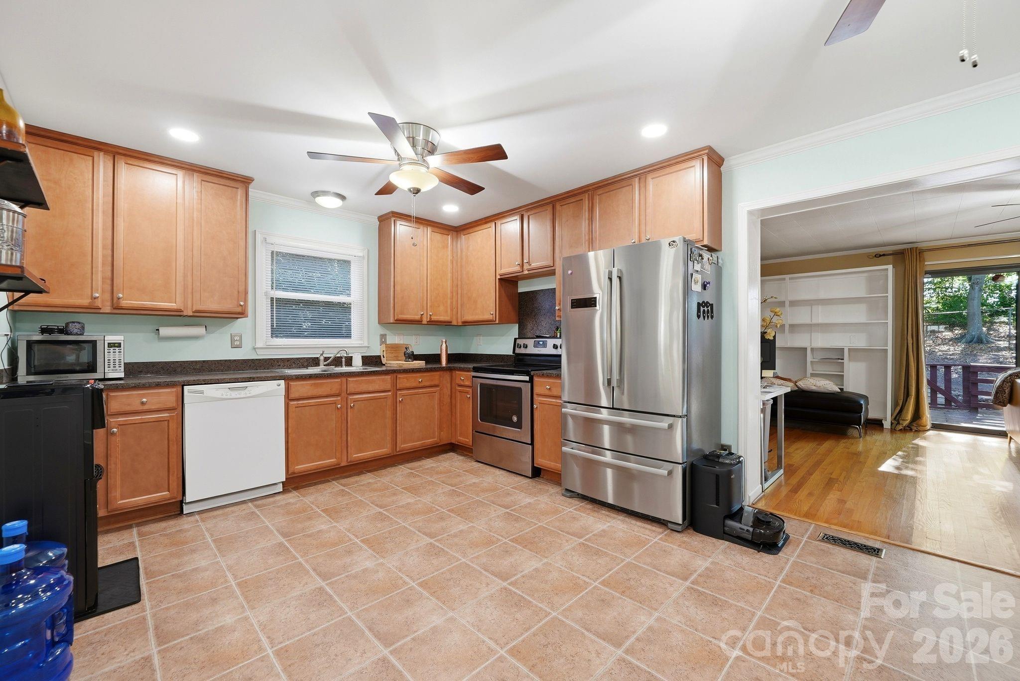 1524 Lanewood Place Property Photo 8